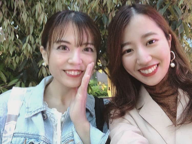 及川愛未のインスタグラム：「りしあちゃんのiphoneノーマルカメラでも盛れていた📲  3月まで雨の日が続くと体調的にも家にこもりがちだったので😰（偏頭痛持ち）、4月入って気圧も安定してお出かけも楽しい👜🎶 ファッションデザインもりしあちゃんと年内共同作品作り👗📸楽しみだなあ！メイクさん、カメラマンさんも募集します〜撮影時期は秋を予定しています🍁  #shooting #表参道 #ファッションデザイン #dress #作品撮り #被写体　  この日は、Gジャンforever21とCHANELのインポートpierce、中国のdress👗服飾のりしあちゃんにコーディネート褒めてもらえてうれしかったあ❣️」