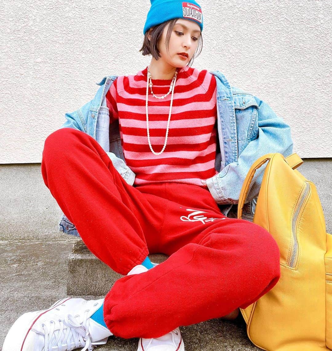 石井美絵子さんのインスタグラム写真 - (石井美絵子Instagram)「赤×ピンクのボーダー🍓 フリマで買ったGAPニットだよ ボトムも赤にしてちょっとオールインワンっぽく❤️‍🔥  knitcap #supreme  top #gap #フリマ  pants #古着  sneaker #converse   #古着ファッション #古着コーデ #古着mix #カラーコーデ #カラフルコーデ #派手服 #派手コード #派手好き#カラフル好き #170cmコーデ #赤コーデ #赤スウェット  #fashiongram #fashionlover #vintagefashion #vintagelove #colorfull #colorfullife #redfashion #ミカコのフク」4月10日 20時45分 - mikako.ishii