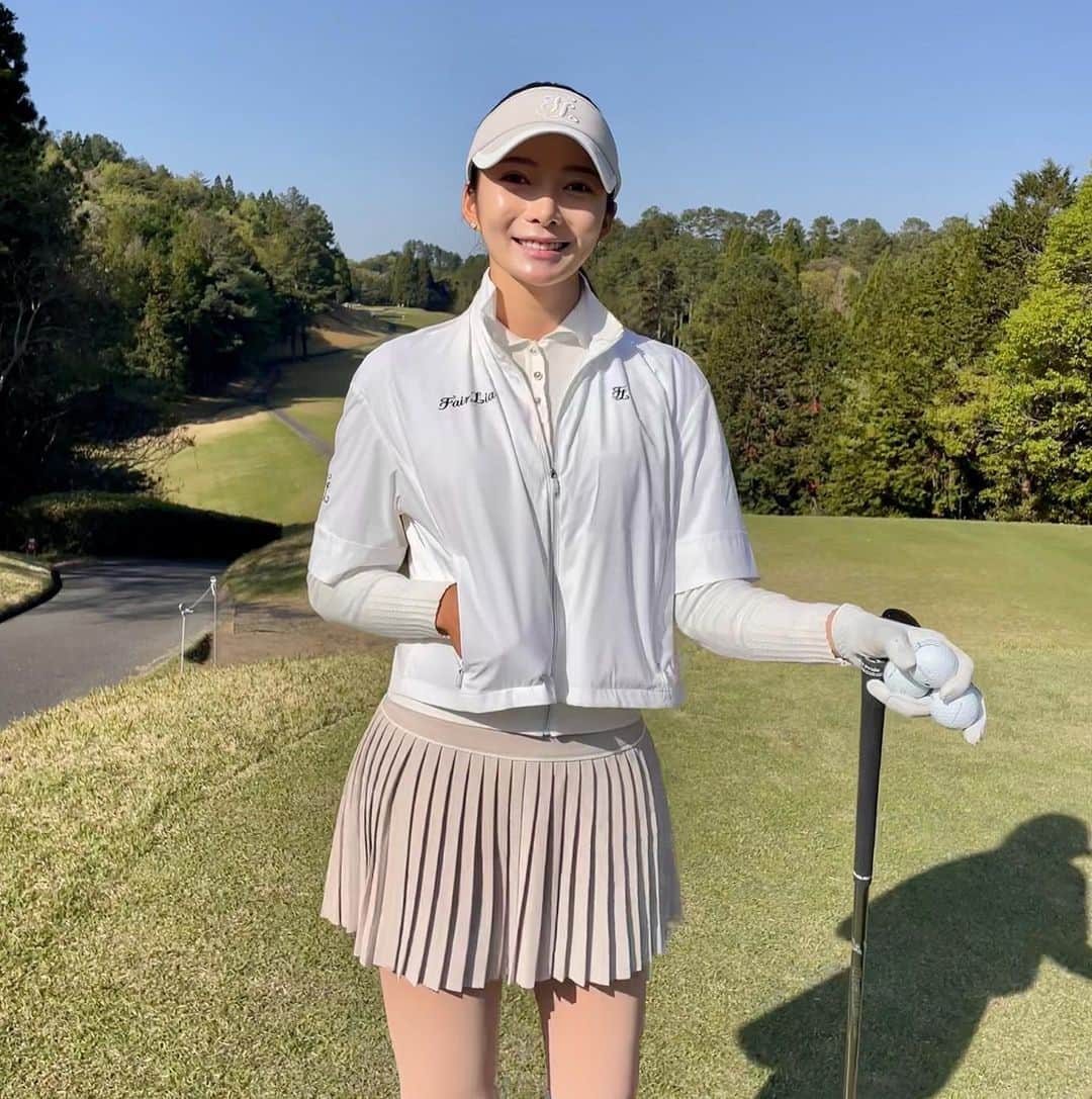 のインスタグラム：「봄  자연스럽게 알까기🤣」