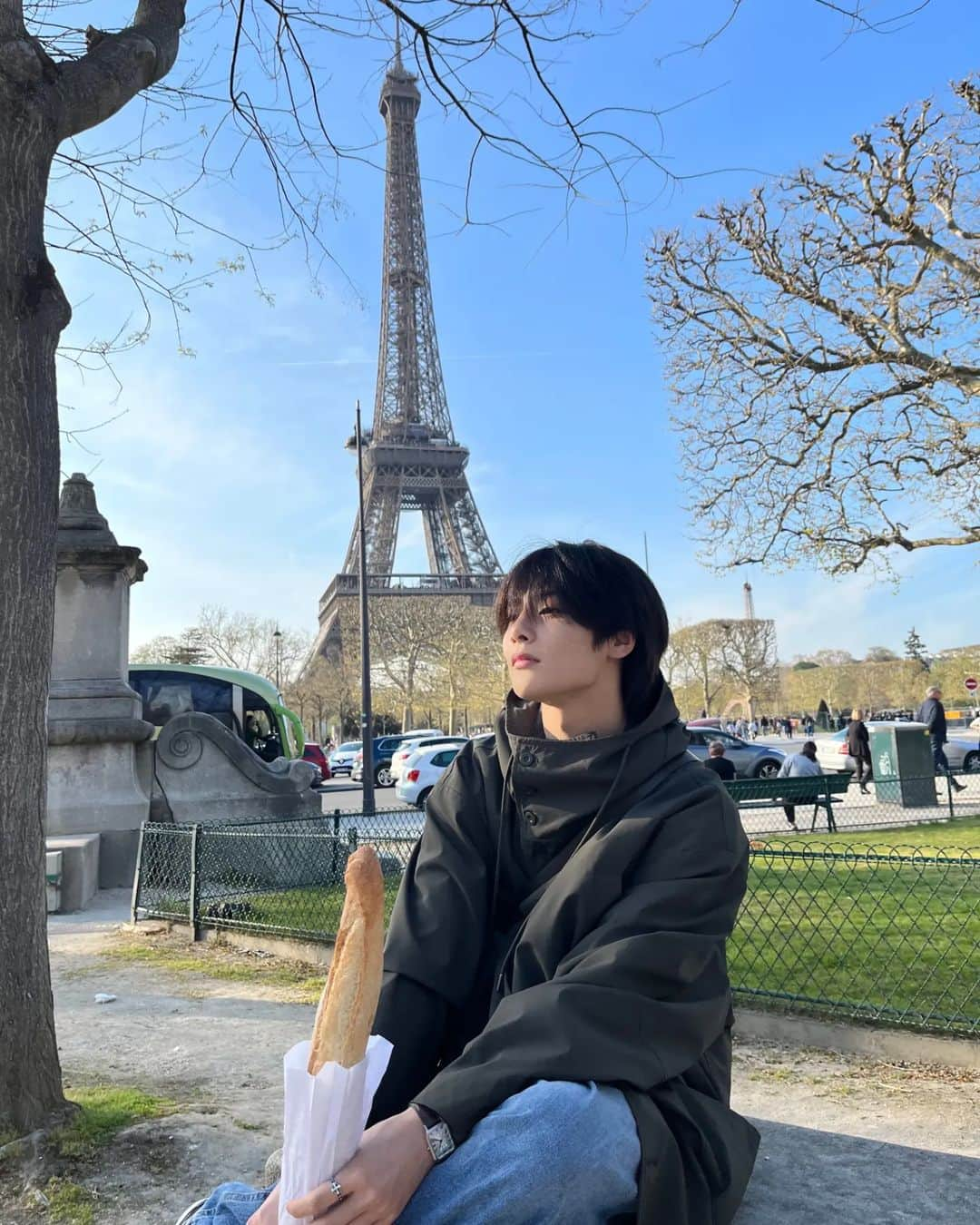 Stray Kidsさんのインスタグラム写真 - (Stray KidsInstagram)「Paris 🥖 #StrayKids#STAY#OOTD#IN스타그램#🦊」4月10日 5時26分 - realstraykids