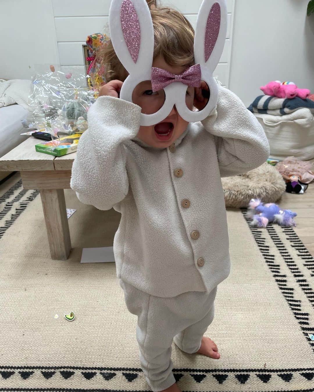 アシュレイ・ティスデイルのインスタグラム：「Happy Easter from our family to yours 🐣🐰」