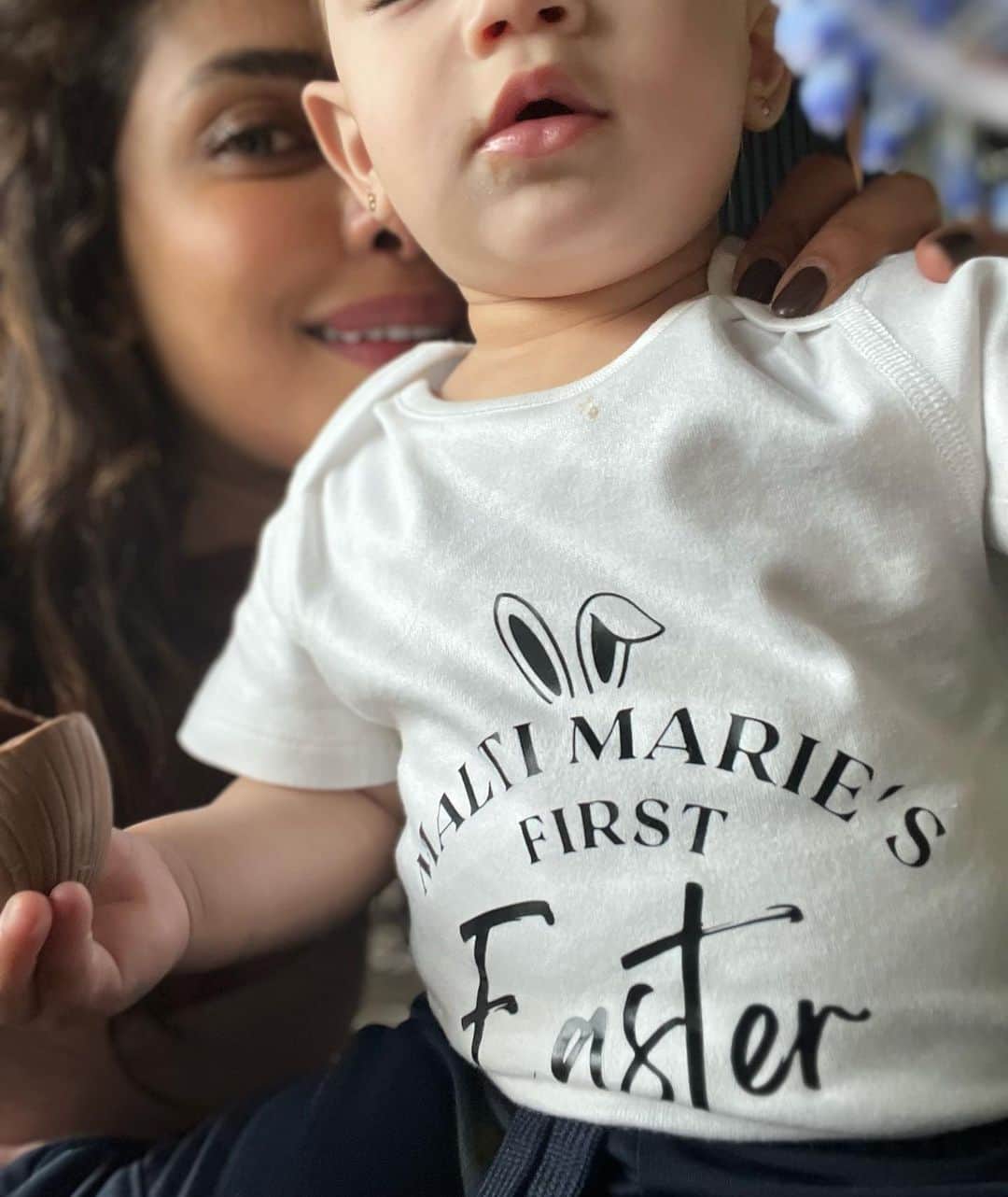 プリヤンカー・チョープラーのインスタグラム：「Easter Sunday. ❤️🧿🙏🏽」
