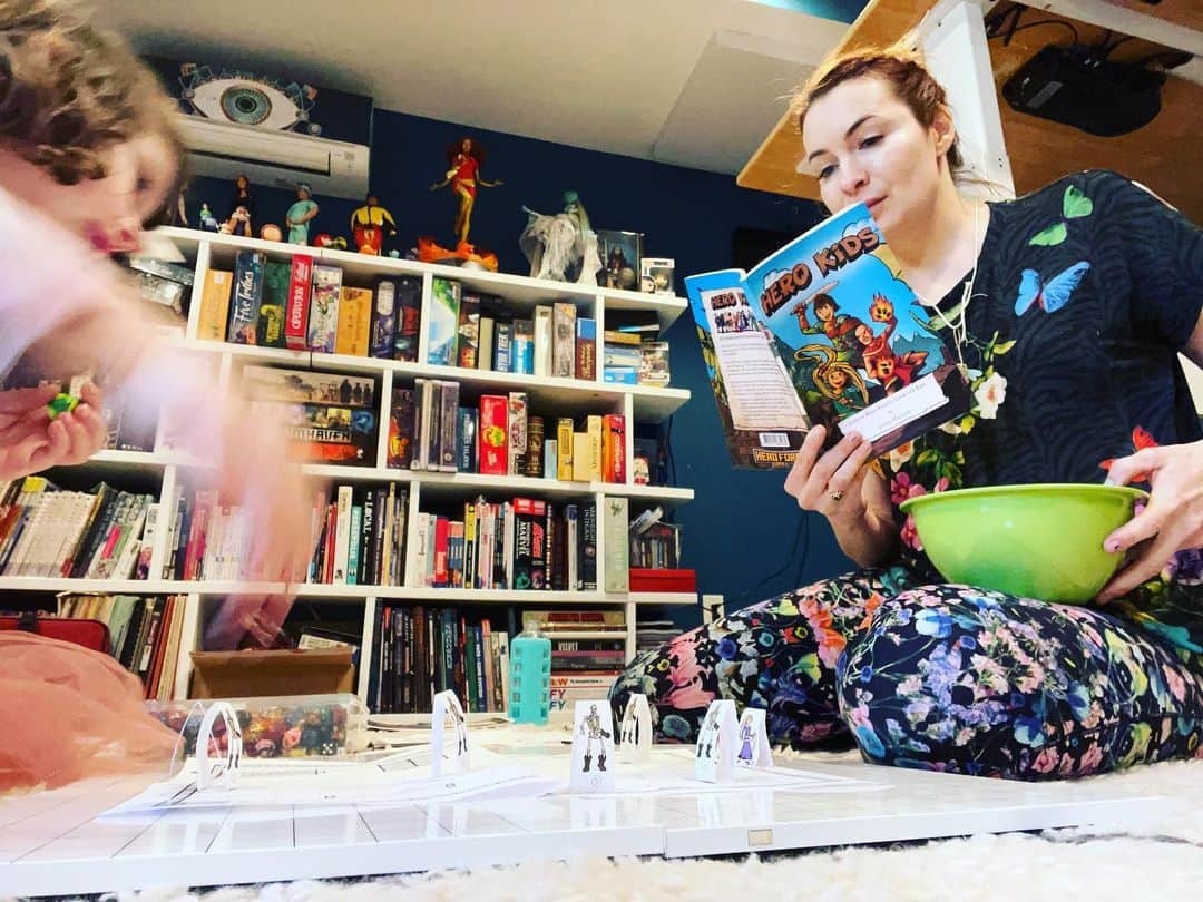 フェリシア・デイのインスタグラム：「Running my daughter through a Hero Kids RPG adventure. She likes to cheat a little. Takes after her mom lol」