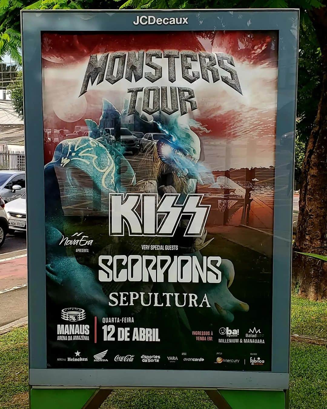 KISSのインスタグラム：「#MANAUS! Only 3 days until we destroy Arena da Amazônia! Who's ready? #EndOfTheRoadTour #KISS50 #Brazil」