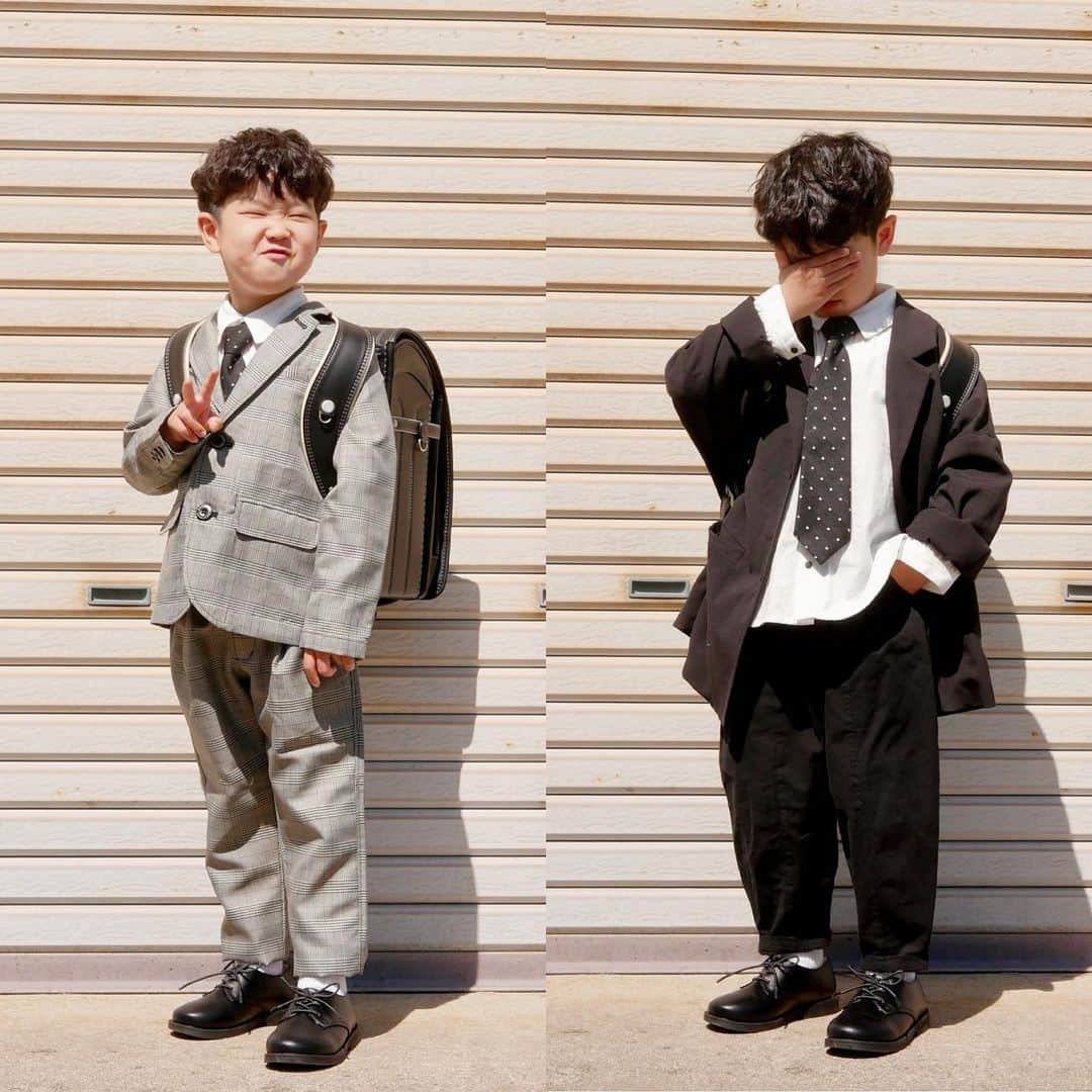 花音さんのインスタグラム写真 - (花音Instagram)「#入学式コーデ  明日はついに弟くんの入学式。 ・ こだわりの強めな弟くんのために、 2セット準備しました(● ˃̶͈̀ロ˂̶͈́)੭ꠥ⁾⁾笑 ・ キッズのフォーマル服はさすがの着やすくさで、どちらも気に入ったようで♡ 一安心。。 ・ ・ 左は#ブランシェス のキメ服シリーズ。 しっかりカチッとしてるんだけど、 窮屈な感じがしないみたいで着心地◎ デザインも大人顔負けでカッコいいよね♡ ・ ・ 右は上下別々のアイテムを着せてるの。 動きにくい服だと嫌がるかなーと心配だったので…ゆったりのものを合わせてる\(//∇//)\ ジャケットは花音さんが着ていたものを#オーバーサイズ で。 ・ ・ ・ #キッズフォーマル  #フォーマルコーデ  ・ ・ ・・ ・ 左) スーツセットsize:110→ @branshes  シャツsize:110→ @lowrysfarmkids_official #lowrysfarm  ネクタイ→#branshes  シューズsize:18→branshes ランドセル→ @bmingbybeams_official  ・ ・ 【身長110/体重17】 右) ジャケットsize:4→ @antiqua_toy  パンツsize:110→ @nht_kidsclothing @nht_clothing_  ・ ・ ・ #キッズコーデ #新一年生 #ランドセル #入学式 #入学式スーツ #キッズスーツ #1年生 #キッズヘアアレンジ #小学生男子」4月10日 6時50分 - flowermelodychan