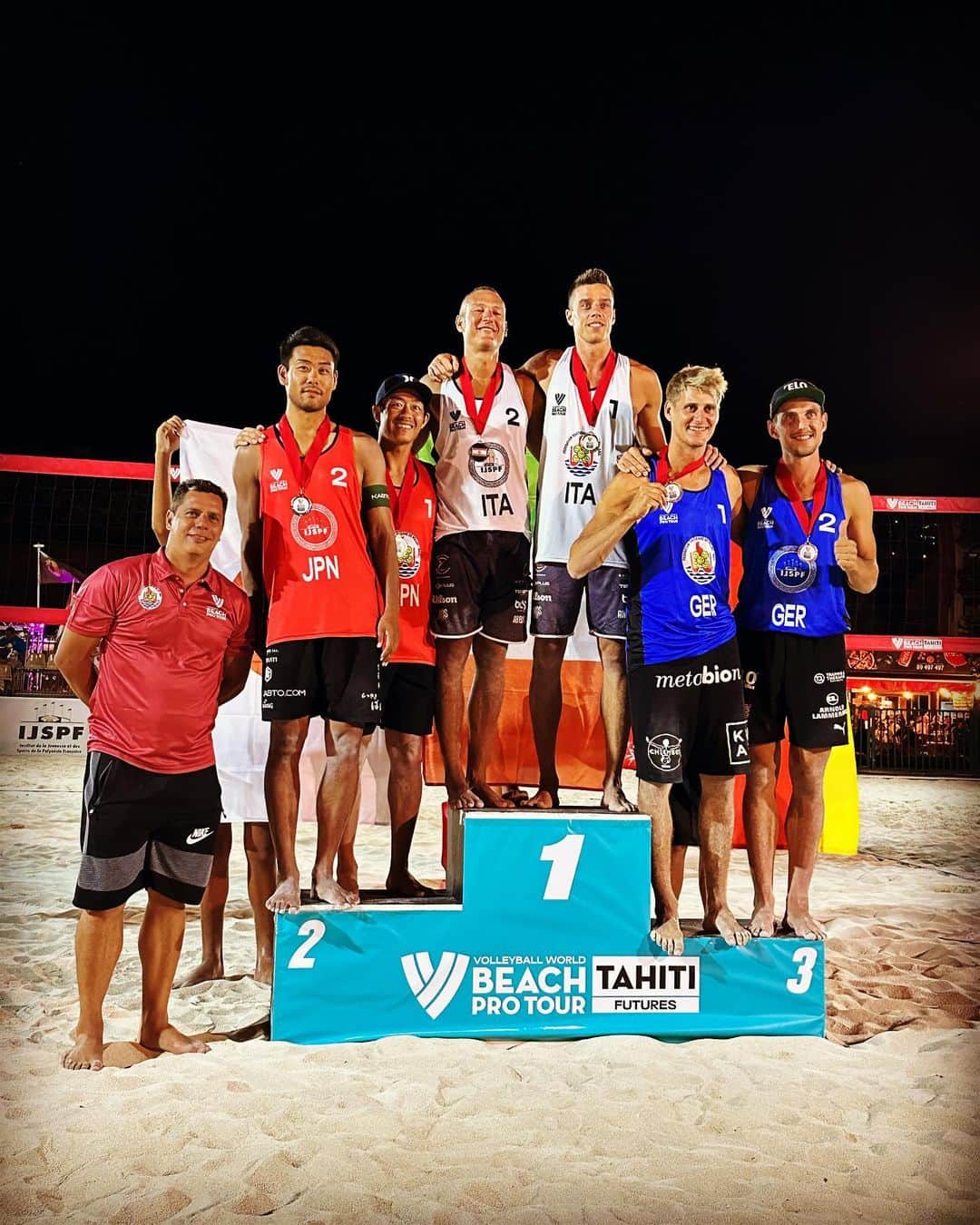 庄司憲右のインスタグラム：「BEACH PRO TOUR 2023 FUTURES TAHITI大会は準優勝でした🥈 次戦も頑張る💪 たくさんの応援メッセージありがとうございました！  NEXT→Thailand☀️🏐🇹🇭  #Beachvolley #beachvolleyball #housecom #hurley #hurleyjapan #hiroginza #tahiti #yosshaaaa!!!! #応援ありがとうございました🇯🇵」
