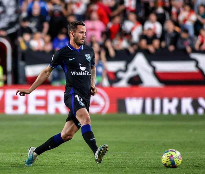 サウル・ニゲスのインスタグラム：「Buena victoria del equipo!! 🔴⚪️ Siempre agradecido con Vallecas y su gente por el cariño ❤️」