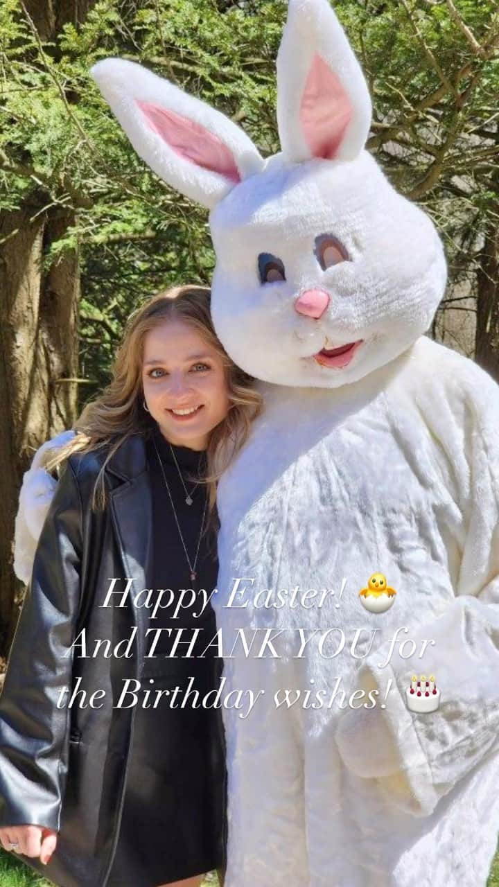 ジャッキー・エヴァンコのインスタグラム：「Happy Easter! ✝️🐇🐣 And THANK YOU for all of the Birthday wishes! Its the love and support of my family and all of you that makes today extra special! 🙏😘  #birthdaygirl #easter #family #love」