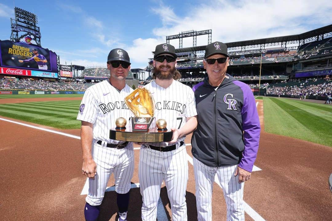 コロラド・ロッキーズのインスタグラム：「Golden ✨ Glove」