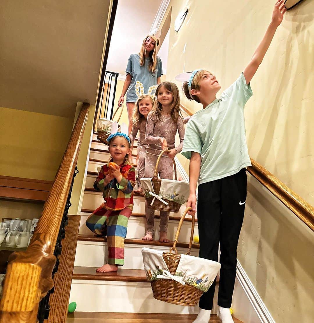 ジェシカ・シーバさんのインスタグラム写真 - (ジェシカ・シーバInstagram)「Beautiful day with my favorite people. Happy Easter from all of us!💕」4月10日 7時26分 - mommasgonecity