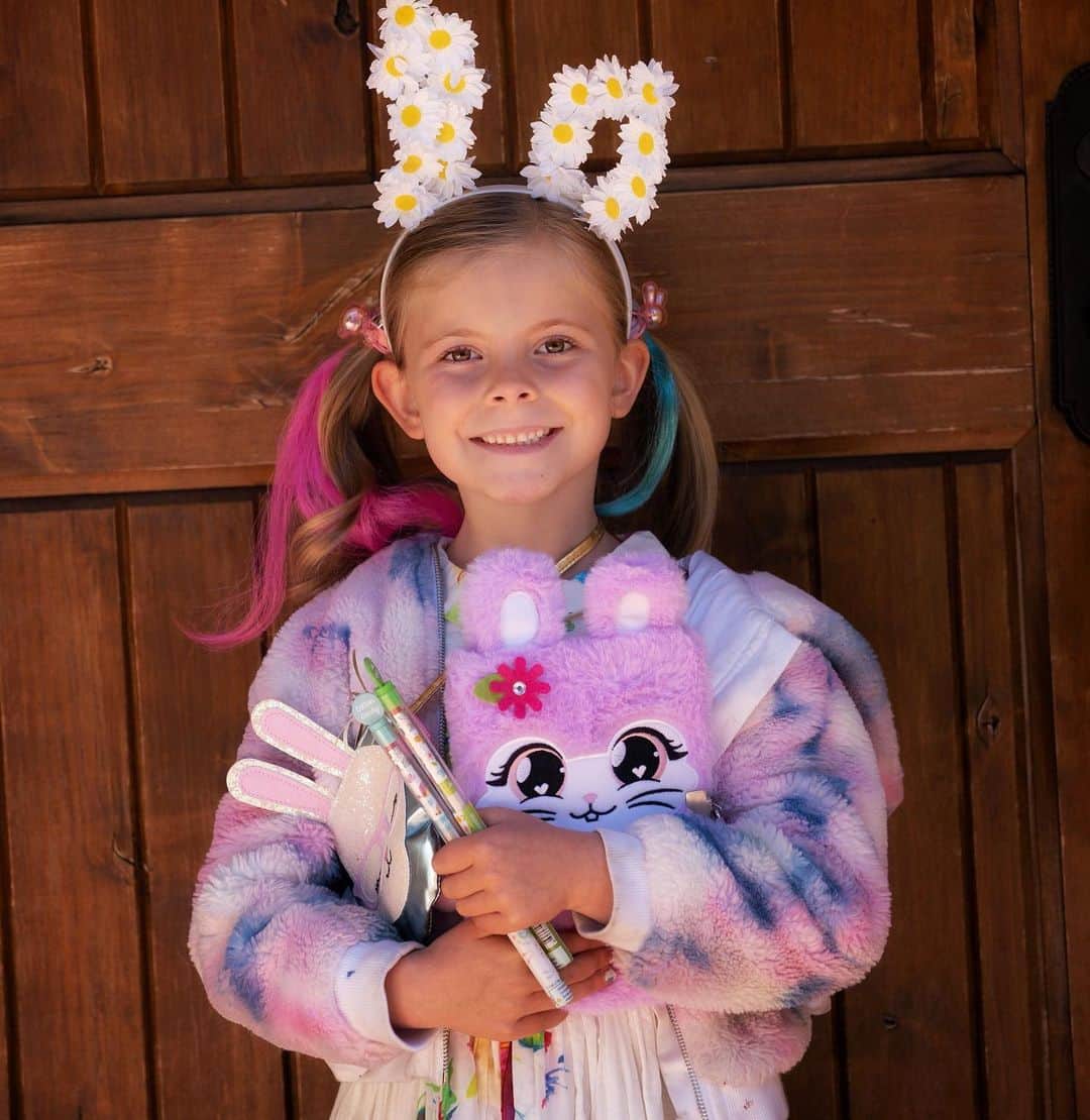 ジェシカ・シーバさんのインスタグラム写真 - (ジェシカ・シーバInstagram)「Beautiful day with my favorite people. Happy Easter from all of us!💕」4月10日 7時26分 - mommasgonecity