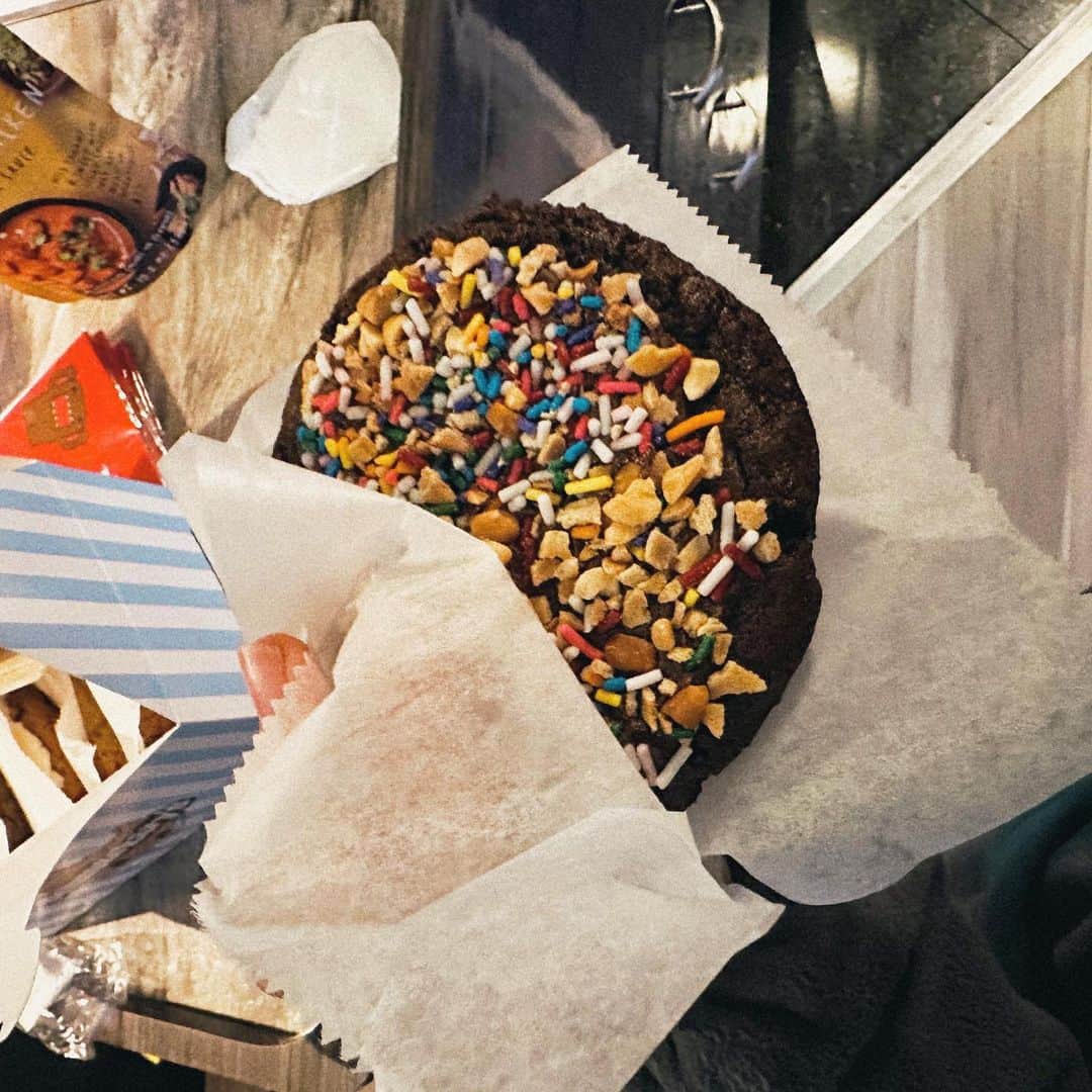 わかざえもん（コロナナモレモモ）さんのインスタグラム写真 - (わかざえもん（コロナナモレモモ）Instagram)「I’m a Cookie Monster 😈😈😈✨ Delicious!!!!!」4月10日 7時50分 - waka_bass