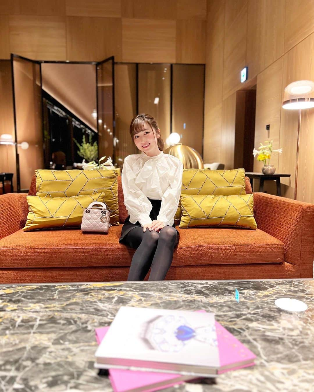 早川愛さんのインスタグラム写真 - (早川愛Instagram)「🖤🖤🖤🖤🖤  BVLGARI HOTEL TOKYO🖤🖤🖤 @bulgari   4/4にオープンしたばかりのブルガリホテルに行ってきたよ⭐️⭐️⭐️ またいきたいな🖤🖤🖤 とってもたのしい時間でした🖤🖤🖤 いっぱい撮ってくれて選んでくれた写真も1枚だけ載せておきます😆→pic.3🫶💗  ・  #ブルガリホテル東京 #ブルガリ #ミッドタウン八重洲 #bvlgarihoteltokyo #bvlgarihotel #happy」4月10日 8時01分 - megumegu_1006