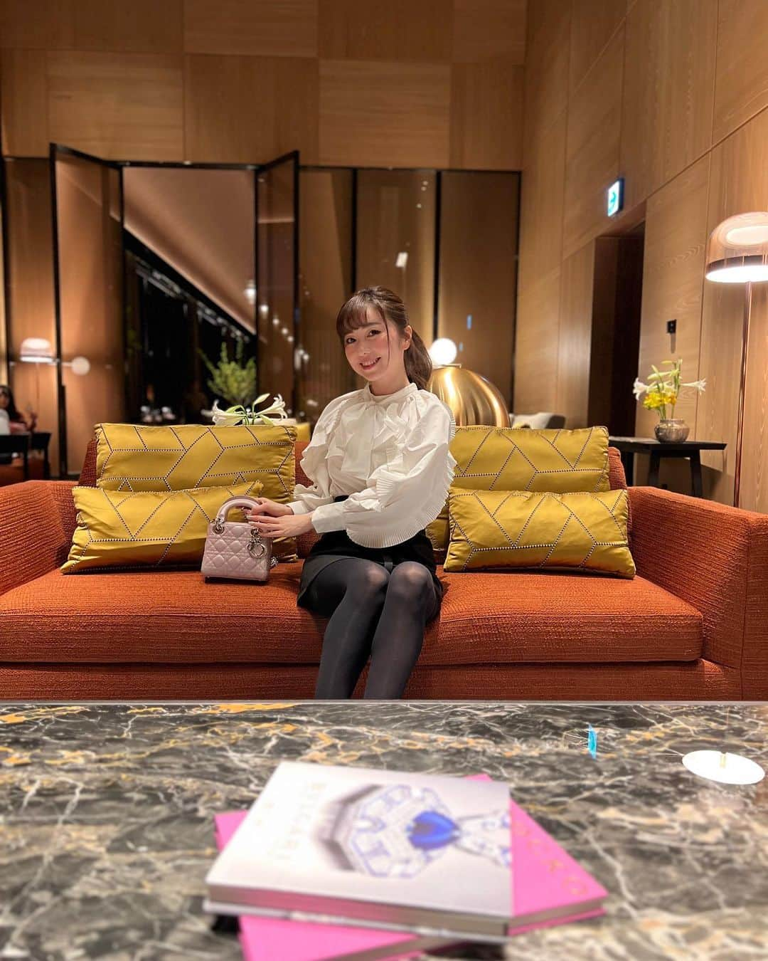 早川愛さんのインスタグラム写真 - (早川愛Instagram)「🖤🖤🖤🖤🖤  BVLGARI HOTEL TOKYO🖤🖤🖤 @bulgari   4/4にオープンしたばかりのブルガリホテルに行ってきたよ⭐️⭐️⭐️ またいきたいな🖤🖤🖤 とってもたのしい時間でした🖤🖤🖤 いっぱい撮ってくれて選んでくれた写真も1枚だけ載せておきます😆→pic.3🫶💗  ・  #ブルガリホテル東京 #ブルガリ #ミッドタウン八重洲 #bvlgarihoteltokyo #bvlgarihotel #happy」4月10日 8時01分 - megumegu_1006