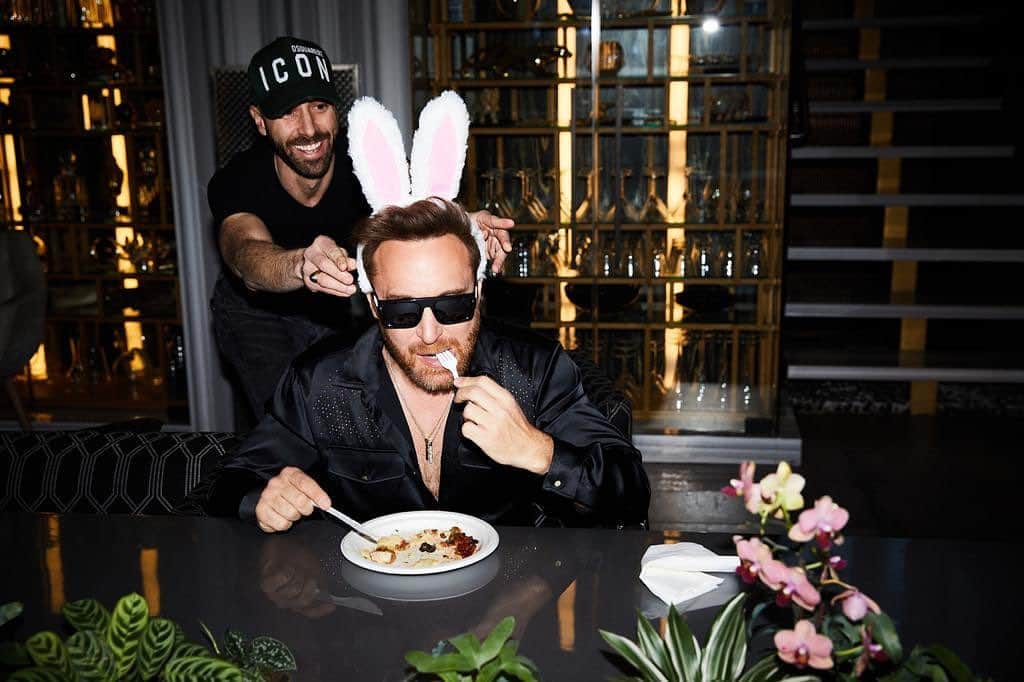 デヴィッド・ゲッタさんのインスタグラム写真 - (デヴィッド・ゲッタInstagram)「Happy Easter everyone ! 😂😂😂😂 love you @ellenvonunwerth ❤️」4月10日 8時07分 - davidguetta