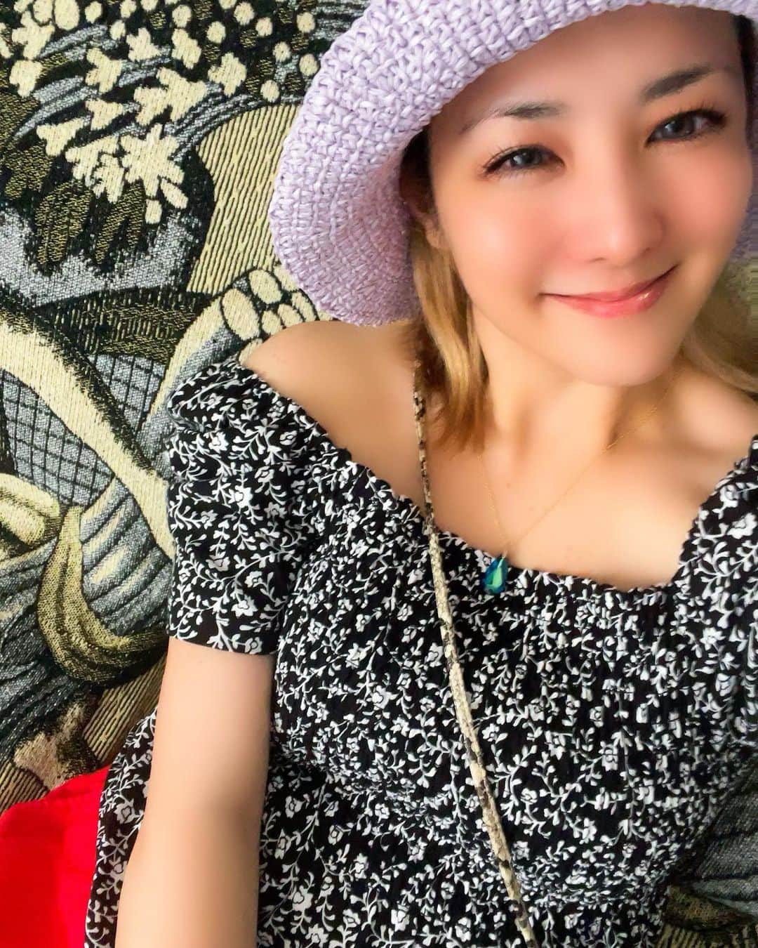希良梨のインスタグラム：「Yesterday 👒🪴🌮  メキシコの母の様な存在の大家さん👩🏼‍⚕️とお出かけしたり、一緒に美味しいタコスを食べたり、お話したりして、沢山笑った。 いつも、メキシコでの正しい生き方を教えてくれてありがとう。彼女は、危険がある地域の名前をメモ📝してくれた。段々と理解していくのはおもしろい。 メキシコはもう、夏のようです。  #mexico」