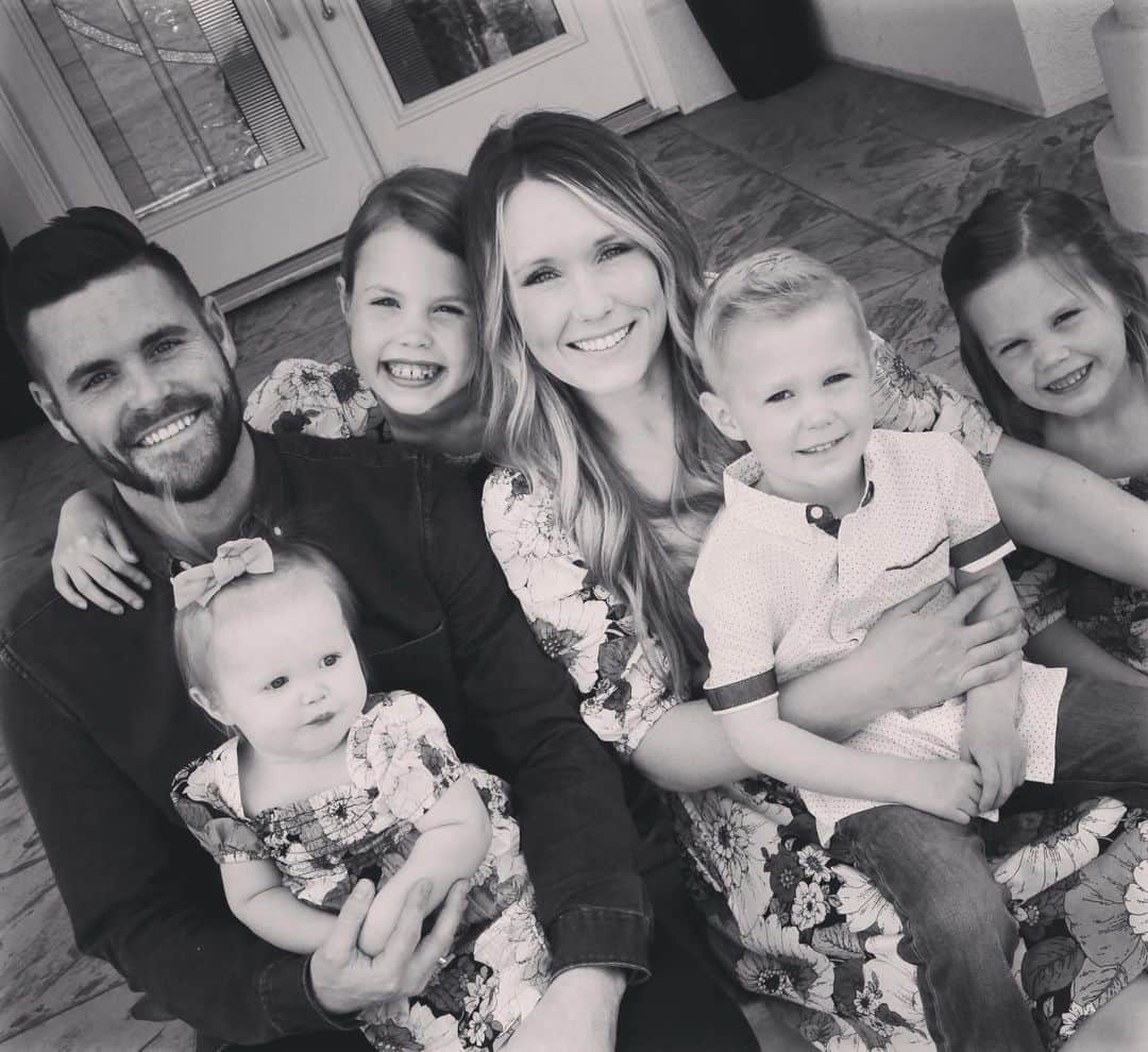 デービッド・ボウディアのインスタグラム：「Happy Easter from the Boudia Family!」