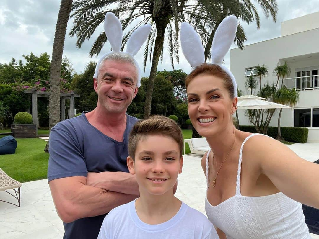 Ana Hickmannさんのインスタグラム写真 - (Ana HickmannInstagram)「Final de semana em família 💖🤍. Como é bom ter todos juntinhos !! #pascoa2023 #familia #amor」4月10日 8時35分 - ahickmann