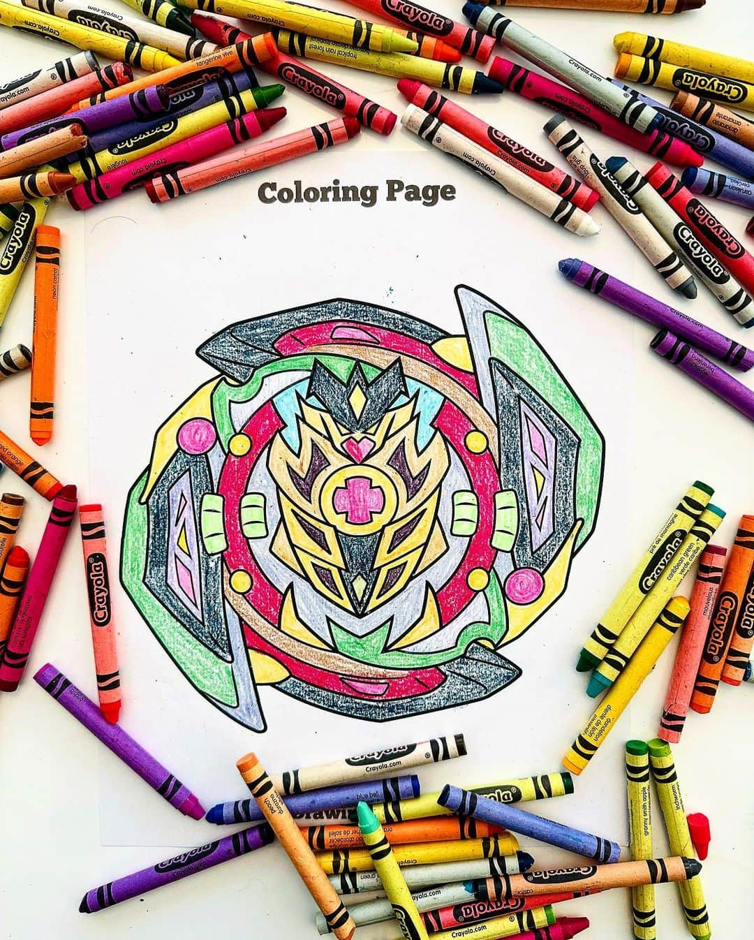 タイラ・バンクスのインスタグラム：「Mommy art on Easter.   #HappyEaster #Easter #crayon #crayonart #crayons  #BeyBlade」