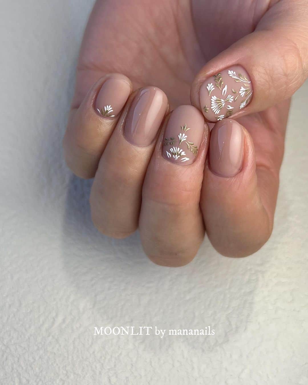 mananailsのインスタグラム：「❀ ❁ ❀ ❁ ベースはこれから発売予定のBed Skin Beige🐵💕  ☾120minオフ込み」