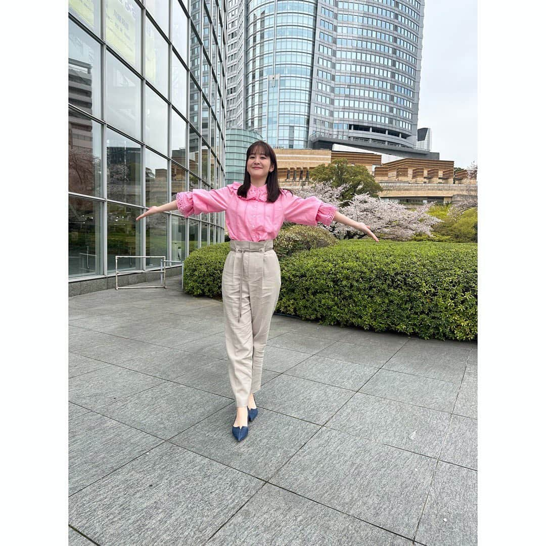 林美桜さんのインスタグラム写真 - (林美桜Instagram)「#ワイドスクランブル 衣装🌸 1.2 ブラウス・スカート・ イヤリング @lanvin_en_blue_women リング @jouete official  3.4 カーディガン・スカート・イヤリング @lanvin_en_blue_women ブレス @ete_official  5 イヤリング @pani_pani222 リング @ete_official  6.7 イヤリング @pani_pani222 リング @ete_official  8.9 イヤリング・リング @ete_official」4月10日 14時16分 - miou0hayashi