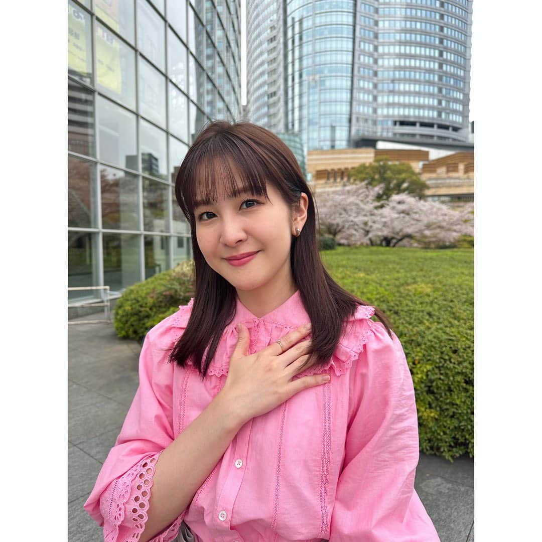 林美桜さんのインスタグラム写真 - (林美桜Instagram)「#ワイドスクランブル 衣装🌸 1.2 ブラウス・スカート・ イヤリング @lanvin_en_blue_women リング @jouete official  3.4 カーディガン・スカート・イヤリング @lanvin_en_blue_women ブレス @ete_official  5 イヤリング @pani_pani222 リング @ete_official  6.7 イヤリング @pani_pani222 リング @ete_official  8.9 イヤリング・リング @ete_official」4月10日 14時16分 - miou0hayashi