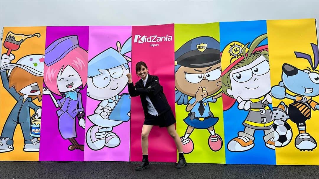 笠原美香さんのインスタグラム写真 - (笠原美香Instagram)「🎤 今シーズンは、 @miyabiiiii_kondooooo ちゃんと スペシャルサポーターってことで SFイベント広場を盛り上げていくみかっちゃんです🫶  イベントステージには 開幕戦からたくさんのゲスト、ドライバー、監督に来ていただきました✨ なかなか聞けないここだけのお話も飛び交っていたかもしれません🤫 色んなお話をしてくださりありがとうございました！&お集まりのお客様もありがとうございました！  まだまだへっぽこなのでがんばります🔥 とりあえずみやびちゃんの足の長さに対抗すべく！ 靴探しから始めます🙌(そこかいw)  今年から始まったモータースポーツのお仕事体験できるキッザニアもぜひ色んなお子さんに参加してもらいたいし  SFオリジナルグッズが今後も期待大だし  SFgoすごすぎるからみんなダウンロードしてほしいし  まさかのピンクのつなぎをきたチビミュラ子ちゃんいたし  レースクイーンになんか普通に友達紛れてたし  帰りの豚骨ラーメンスープまで飲み干しちゃったし  金曜日に関係者で行われた決起大会でこれからのSFのビジョンがたのしみだし(写真はMCを一緒にした笹川アナと豪華なディナー)  とりあえず開幕戦からハイレベルなフォーミュラレースを楽しんだ週末。 2レースあってお腹いっぱ胸胸いっぱい。 迫力あるレースはもちろんなんだかど ドライバーそれぞれに今日までのストーリーがあって ほんとジーンとくるものがありますます！  開幕戦みれてない。残念すぎる！て思っちゃっても まだ見逃したのは開幕戦だけなので次の鈴鹿からでも間に合いますっ！！ ぜひ今シーズンのスーパーフォーミュラに ご注目くださいっ🫶🫶🫶  @superformula_official  #SFormula  #superformula #SFjp #スーパーフォーミュラ」4月10日 14時19分 - mika.k419