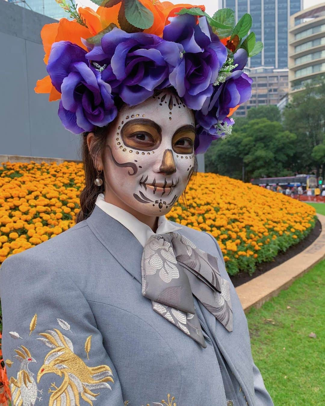 入山杏奈さんのインスタグラム写真 - (入山杏奈Instagram)「Hoy hace 5 años llegué a México, sin saber nada de español. Todo era muy diferente para mí tanto el idioma como la cultura. Pero ahora me considero mexicana nacida en Japón, porque ya no puedo vivir sin tacos 🌮 ♥️  Al recordar todos estos tiempos que me han pasado, me hace llorar😭 (literal estoy llorando jeje) Fue mucha aventura, sinceramente tuve algunos momentos difíciles, pero sin esas experiencias no sería la que soy hoy.  Todos me preguntan por qué amo México. ¿Por qué? Porque México tiene todo. La comida, la cultura, el paisaje… pero sobre todo, es la gente lo que hace que México sea tan especial. Vine aquí sola, sin amigos ni familia, pero nunca me sentí sola. Por eso elegí México. Es por eso que estoy aquí. Gracias a todas las personas que me han acompañado en esta aventura. Gracias por estar ahí siempre. 🤍 L@S QUIERO MUCHO MUCHÍSIMO 🩷💖 Por último, no puedo evitar a decir esto… ¡México es ching*n! ❤️‍🔥😂  ちょうど5年前の今日、メキシコに到着しました✈️🇲🇽 スペイン語も全く知らなかった22歳の私。言語も文化も違う国。友達も家族もいない毎日。 でも全くホームシックになることがなく最初の1年を過ごすことができました。(その後は日本とメキシコを行ったり来たり。)それはメキシコ人の人柄あってなのかなぁと思います。メキシコには美味しいご飯や素敵な文化など、たくさんの魅力があるけれど、私はやっぱり”人”がこの国の一番の魅力だと思います。 大変なことももちろんあったけど、この経験なしでは今の私がいないから、本当に本当にチャレンジして良かったと思います。😌 遠くにいてもいつも支えてくださるファンの皆様、ありがとうございます🤍 みんなのことが大好き！たくさん恩返しします！  (6つ目の動画、久しぶりにみて声出して笑ったのでぜひ最後までみてください😂)」4月10日 9時05分 - iamannairiyama