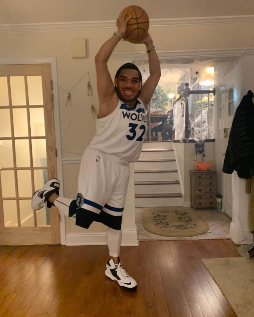 カール＝アンソニー・タウンズのインスタグラム：「Wolves Win ❤️」
