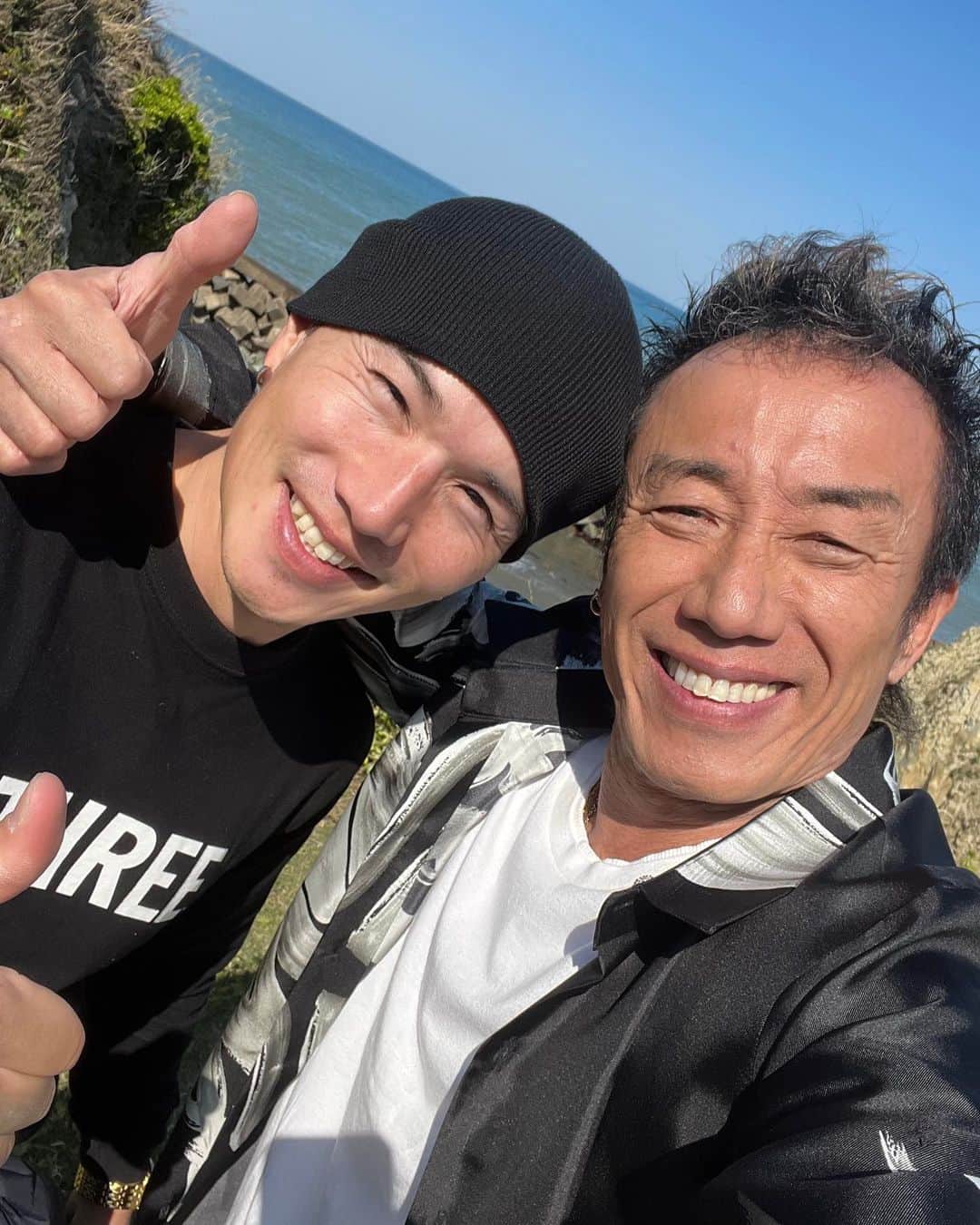 のインスタグラム：「俺たちゃ兄弟‼️ Hey Bro.🔥🔥  @hayato_ichihara   #長渕剛 #nagabuchitsuyoshi #市原隼人 #hayatoichihara  #📸」
