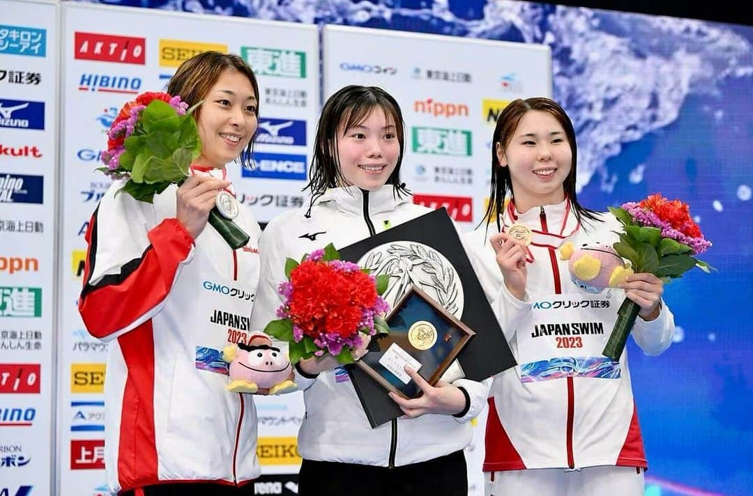 青木玲緒樹のインスタグラム：「~日本選手権2023~  100m平泳ぎで世界水泳福岡の代表内定をいただきました。  本番で自分らしい泳ぎができるよう さらに気合いを入れて頑張ります💪🏻❤️‍🔥  応援ありがとうございました🫶🏻🌼  #mizuno #mizunoswim #mizunoswimteam #ミズノ #ミズノスイム #ミズノスイムチーム」