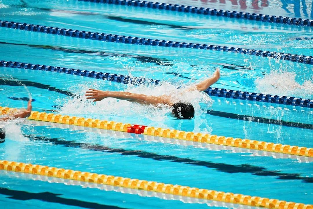 中尾駿一さんのインスタグラム写真 - (中尾駿一Instagram)「日本選手権が終了しました。 結果は完璧とは言えませんでしたが、長かった不調の闇から抜け出せそうな予感がしました。  今回の日本選手権では沢山の方から応援のメッセージを頂いたり、会場でも『タイム良くなってきたね！』と声をかけて頂きとても嬉しかったです。  見てくれている人は見てくれているんだと実感しました。  また大学時代の恩師と同期も会場に駆けつけて下さり、とても助かりました。  応援してくれている方々に報いる為にも今まで以上にトレーニングに励みたいと思います。  P.S.  麻生さん（@4416aso）最高の写真をありがとうございました！」4月10日 9時37分 - 1poypoy