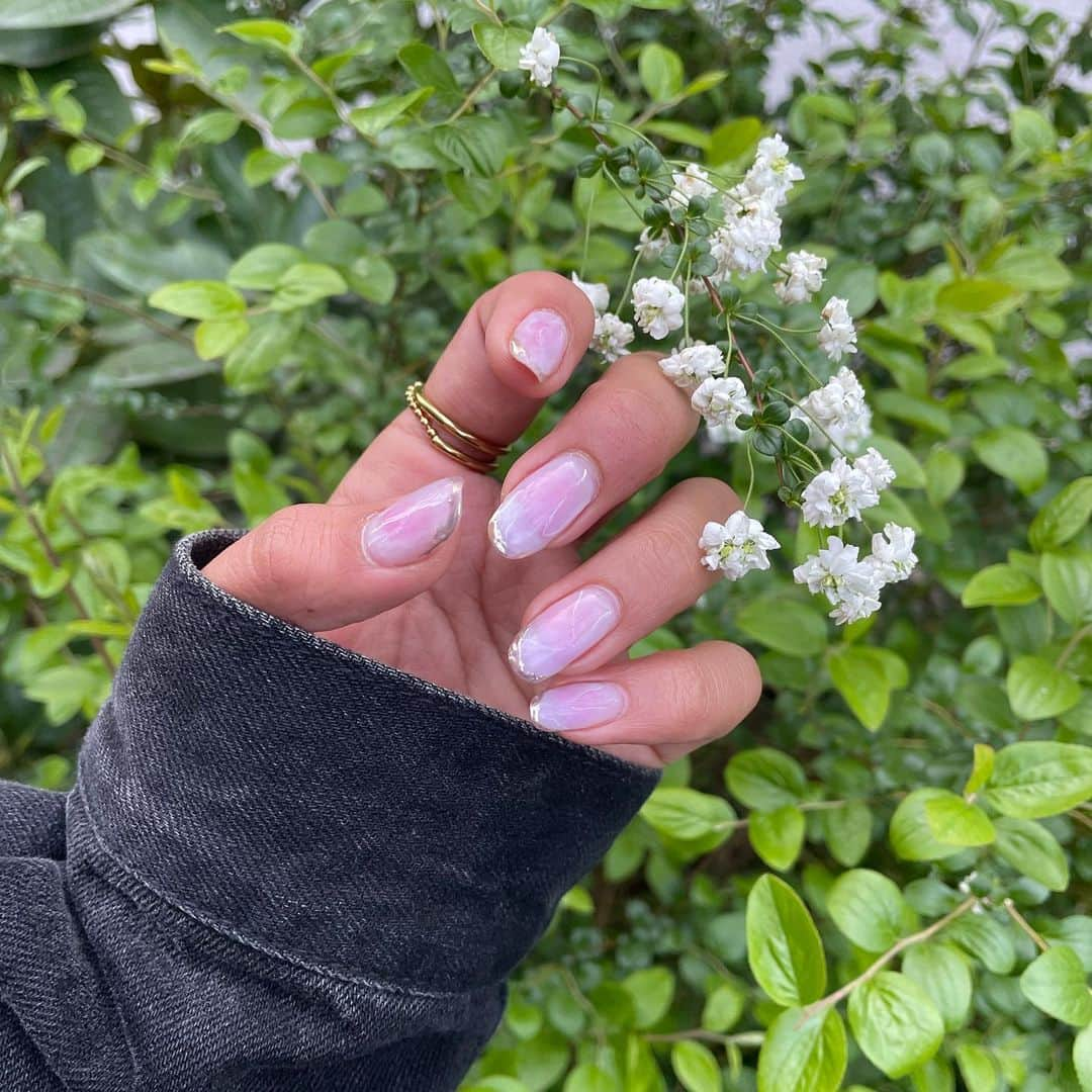 Megha Shrestha のインスタグラム：「New nail🌸  💅 @hiraichan   #nailsoftheday #nailsofig #nailartist #privatenail #nailsalon #nailaddict #nailfashion #nailporn #nailinspo #nailgoals #春ネイル #ネイル大理石 #ピンク大理石」