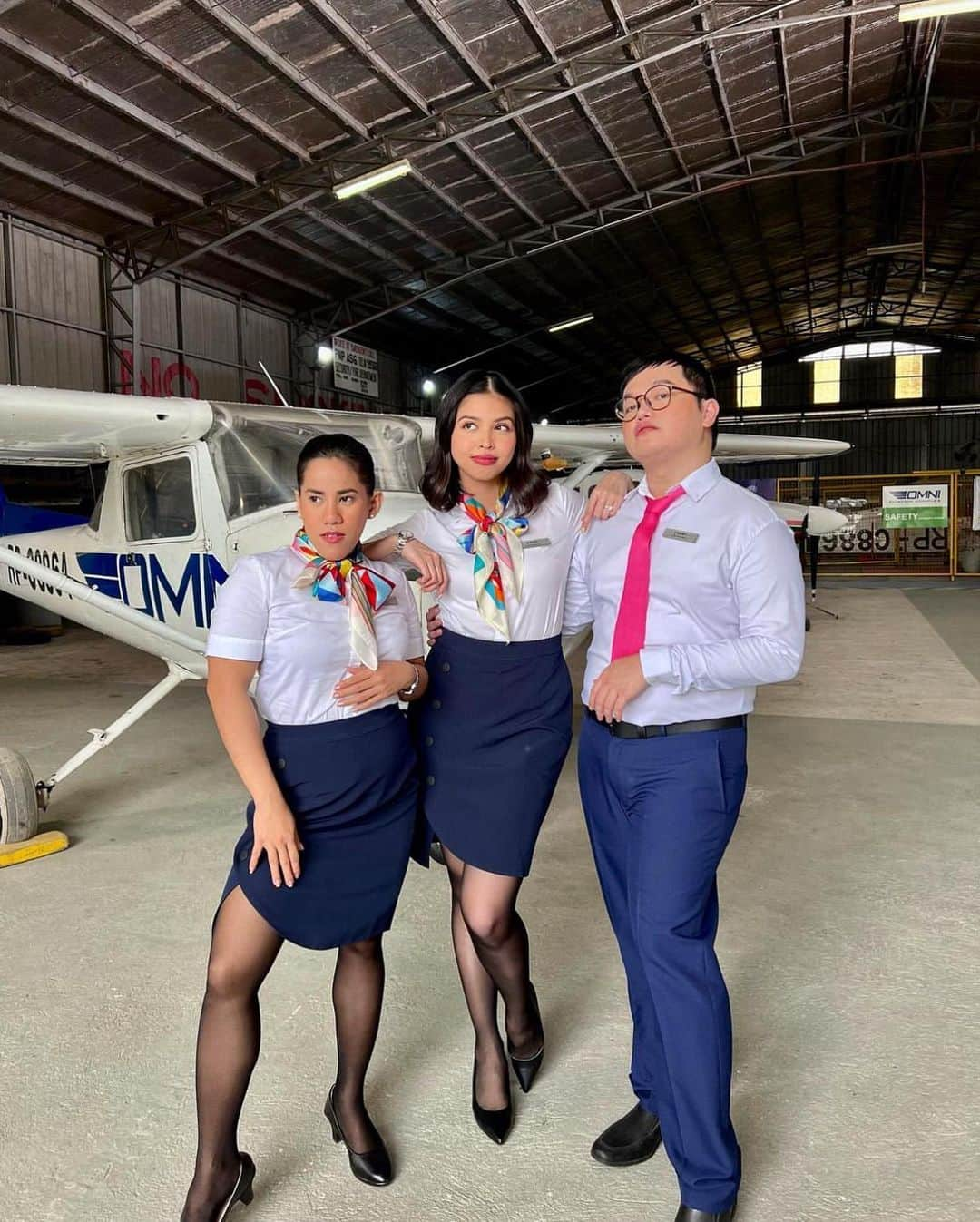 メイン・メンドーサのインスタグラム：「The path I was supposed to take 8 years ago. My teenage self would be so happy. 😊  Flight attendant training/crash course for #MaineGoals Season 3 pilot week! Catch us on @tv5manila Gandang Mornings weekdays at 8:30am and weeknights at 8pm on BuKo Channel @feelgoodsabuko.   Can’t wait for you to see what we have in store this season. Exciting goals ahead! 💃🏻」