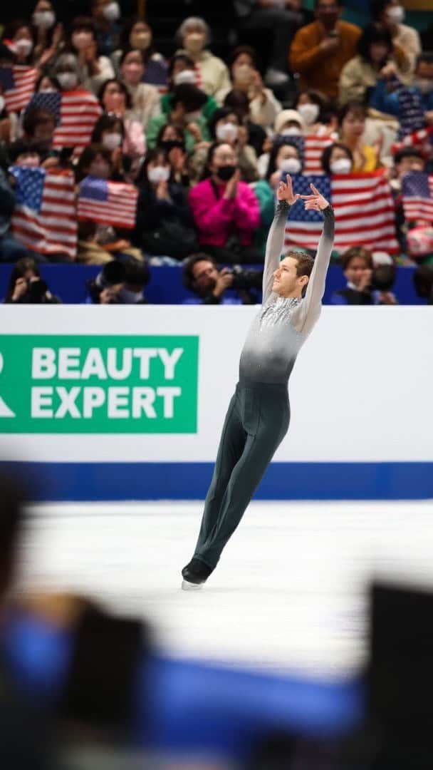 ジェイソン・ブラウンのインスタグラム：「It’s World Team Trophy Week! 🥳🇺🇸   Which means… it’s time to switch back to competition mode one more time before the 2022/23 skating season officially comes to an end!! 今週はWTTです！！今シーズンの最後のイベント！ワクワクしています！！頑張ります。♥️🎌⛸️  #wttfigure #worldteamtrophy rophy #japan #tokyo #figureskating #skating #iceskating #competition #teamusa #tvasahi」