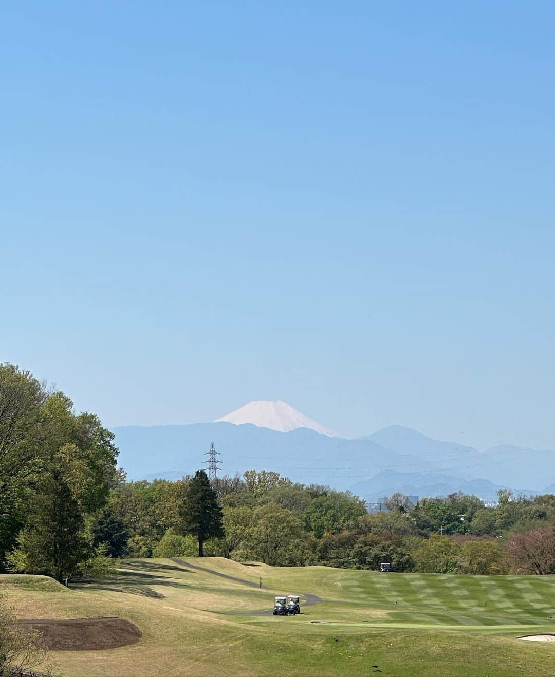 井上公造さんのインスタグラム写真 - (井上公造Instagram)「最近ハマっている多摩ヒルズでのゴルフ。米軍のゴルフ場です。天気も良く、富士山も見えて、めっちゃ快適でした⛳️  #ゴルフ  #富士山  #mthuji  #海軍の米兵さんとラウンド」4月10日 10時13分 - inouekozo39