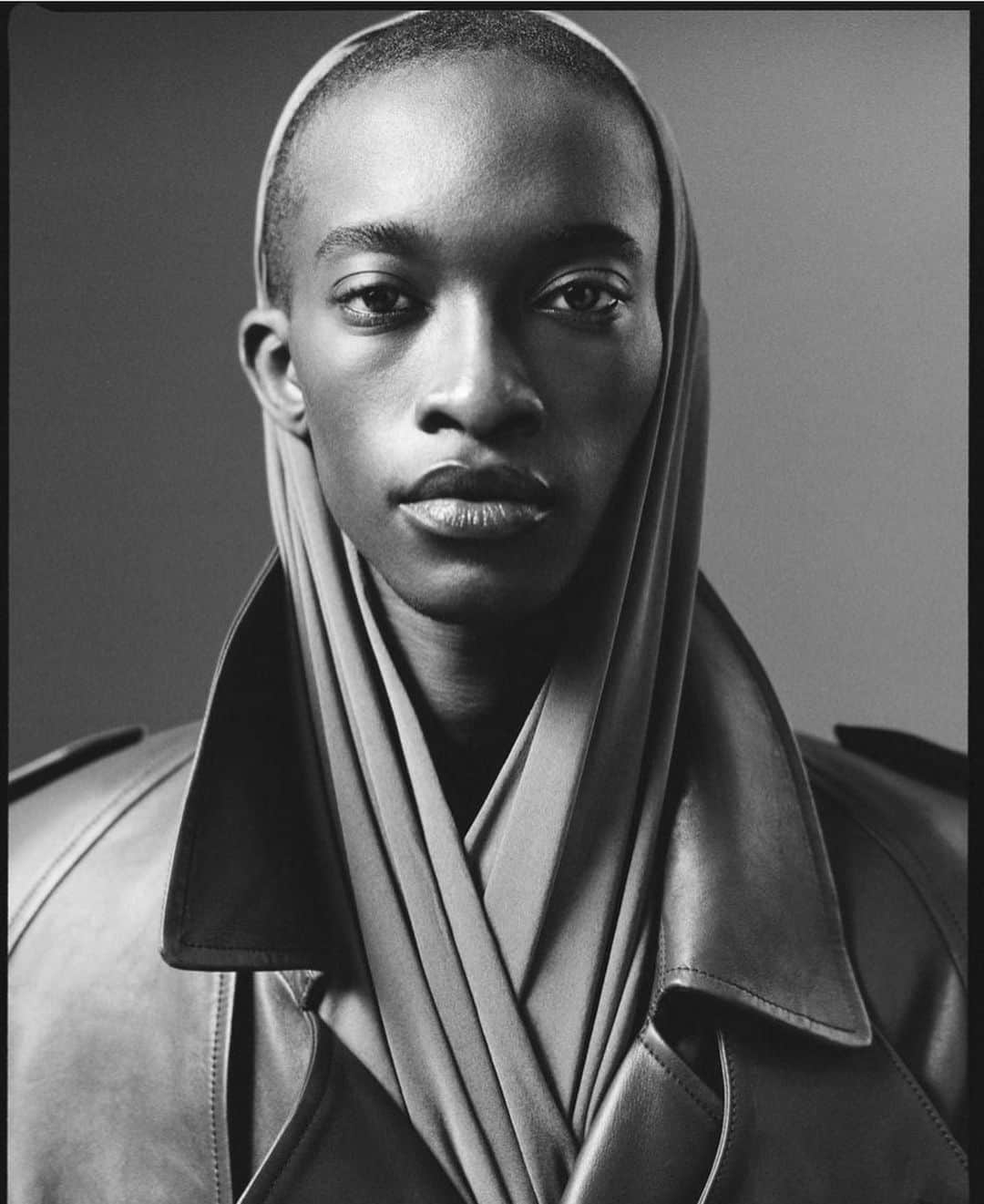 IMG Modelsさんのインスタグラム写真 - (IMG ModelsInstagram)「The Sound. 👂🏾 @iamcheikhkebe stars in the new @heroine_mag. #📷 @pablo.saez #👔 #PaulSinclaire #✂️ @annacofone #💄 @tiinaroivainen #IMGmodels」4月10日 10時28分 - imgmodels