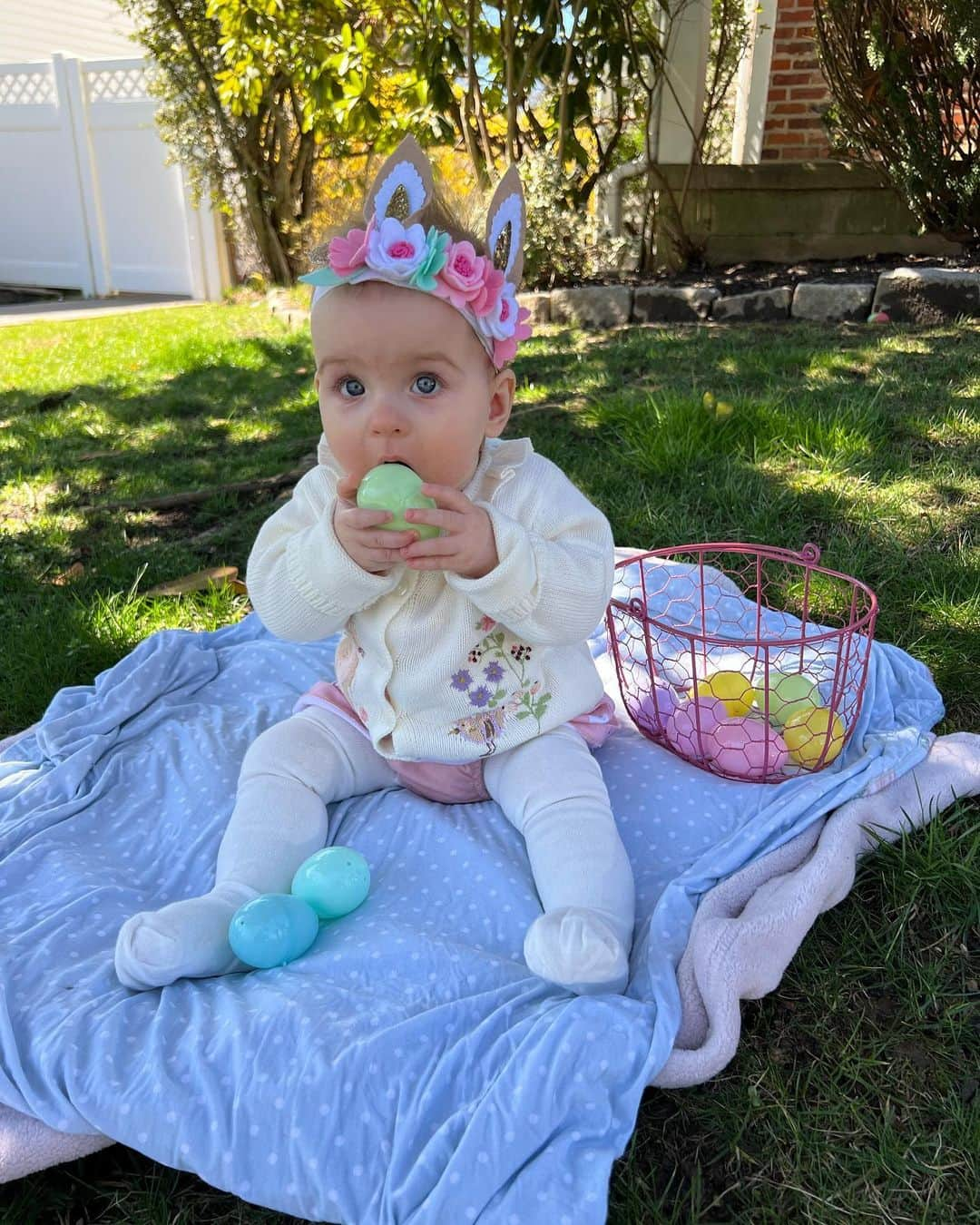 ペニー・クームズのインスタグラム：「Happy Easter 🐣 🐰」