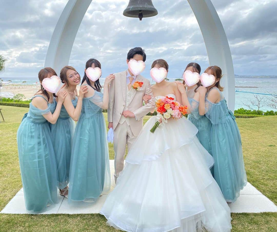 志村玲那さんのインスタグラム写真 - (志村玲那Instagram)「#2日目  #今回のメイン #結婚式  #なよ #おめでとう〜 #めちゃ綺麗だった #すごい素敵  #式も最高 #沖縄ウェディング #だから #ご家族と #私たちだけ #すごい距離が近くて素敵 #めちゃ楽しかった #リモートウェディング #現代的でよかった  #新郎と2ショ撮ったり #新郎新婦の家族と写真撮ったり #初めての経験  #ウエディングコーデ #ブライズメイド  #はしゃいだ #最高だった  #沖縄 #okinawa #wedding」4月10日 10時38分 - rena_shimura