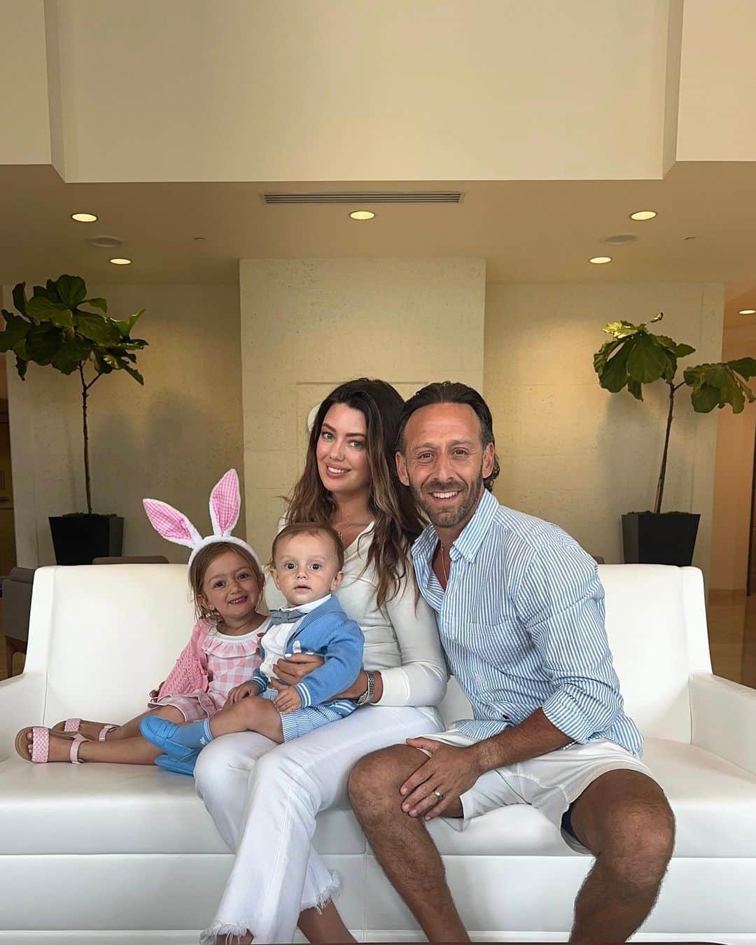ジェイミー・レイさんのインスタグラム写真 - (ジェイミー・レイInstagram)「Love my little Easter Babes 🐣 🐰   #easter #familytime #familyvacation #boca #bocababes」4月10日 10時42分 - jamieraelawrence
