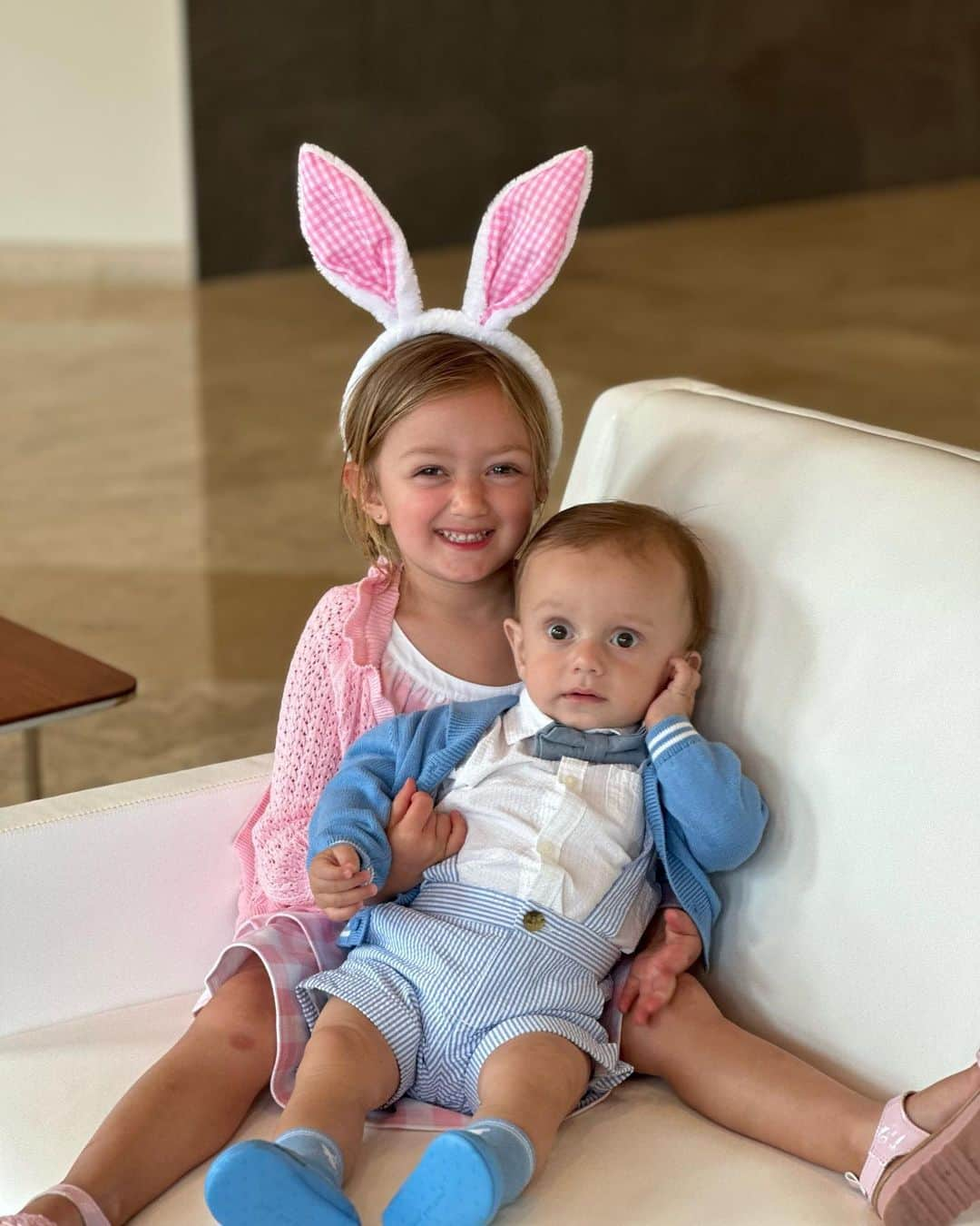 ジェイミー・レイのインスタグラム：「Love my little Easter Babes 🐣 🐰   #easter #familytime #familyvacation #boca #bocababes」