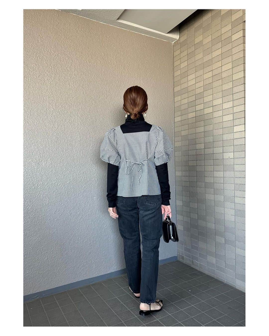 高山直子さんのインスタグラム写真 - (高山直子Instagram)「🖤🤍 昨日着てたのはこれの花柄🌼 後ろの紐で調整できる身幅とランタンスリーブの組み合わせが最高なのです。 体型やバストサイズ選ばないので、ポップアップでも大人気でした🫶🏻 4/18発売開始  #EiiS #summercollection」4月10日 10時52分 - nao_70koro