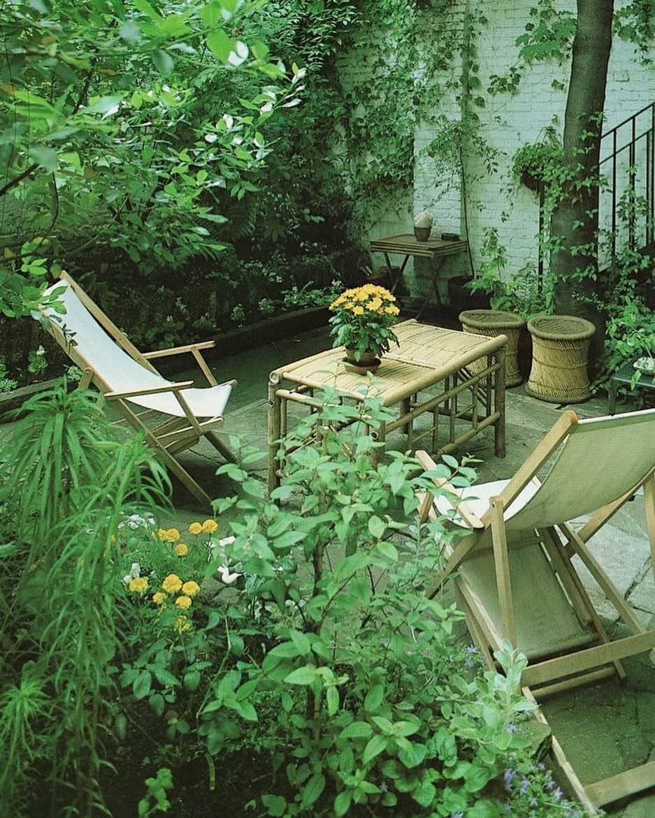 Meganさんのインスタグラム写真 - (MeganInstagram)「Creative Gardens, 1986 🌿  . . . . #gardendesign #garden #wicker」4月10日 10時48分 - zanzan_domus