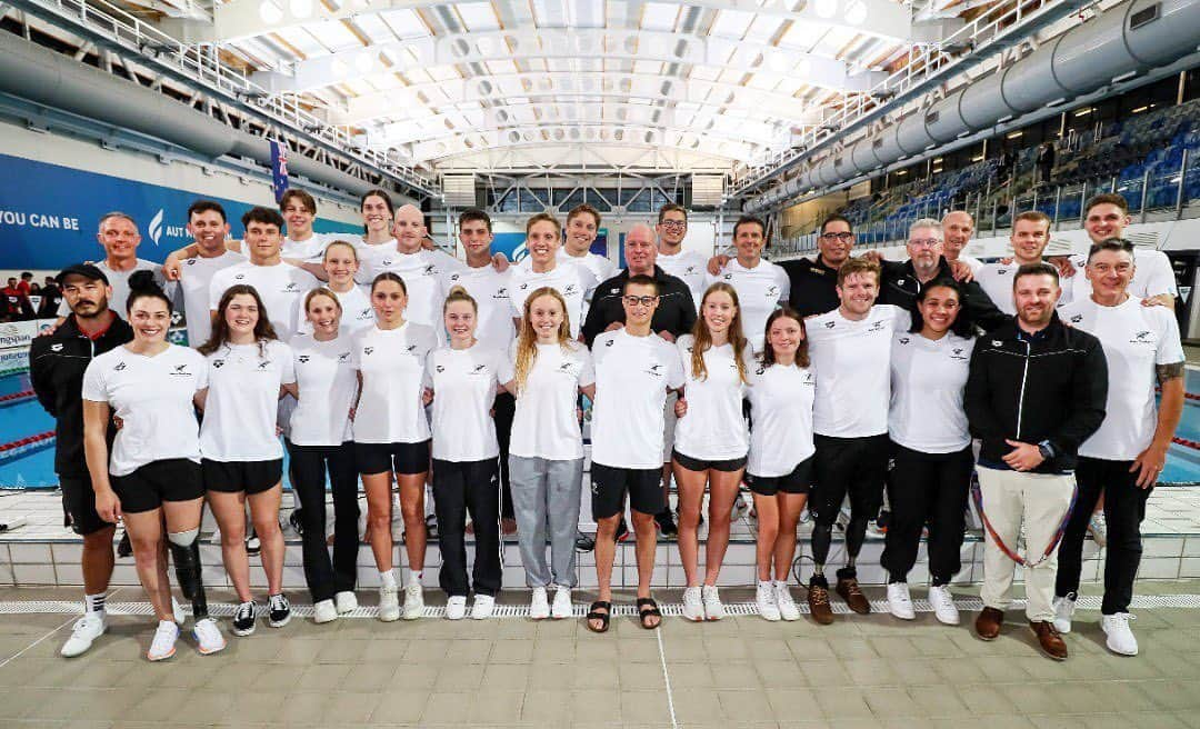 Sophie Pascoeさんのインスタグラム写真 - (Sophie PascoeInstagram)「Your 2023 @swimming_nz World Championship team! 🇳🇿  So proud of each one of these individuals, and to be part of this integrated swimming family!🖤🤍 #swimming #nationals #newzealand #team #roadtomanchester #roadtofukakoa #worldchamps」4月10日 10時56分 - sophpascoe1