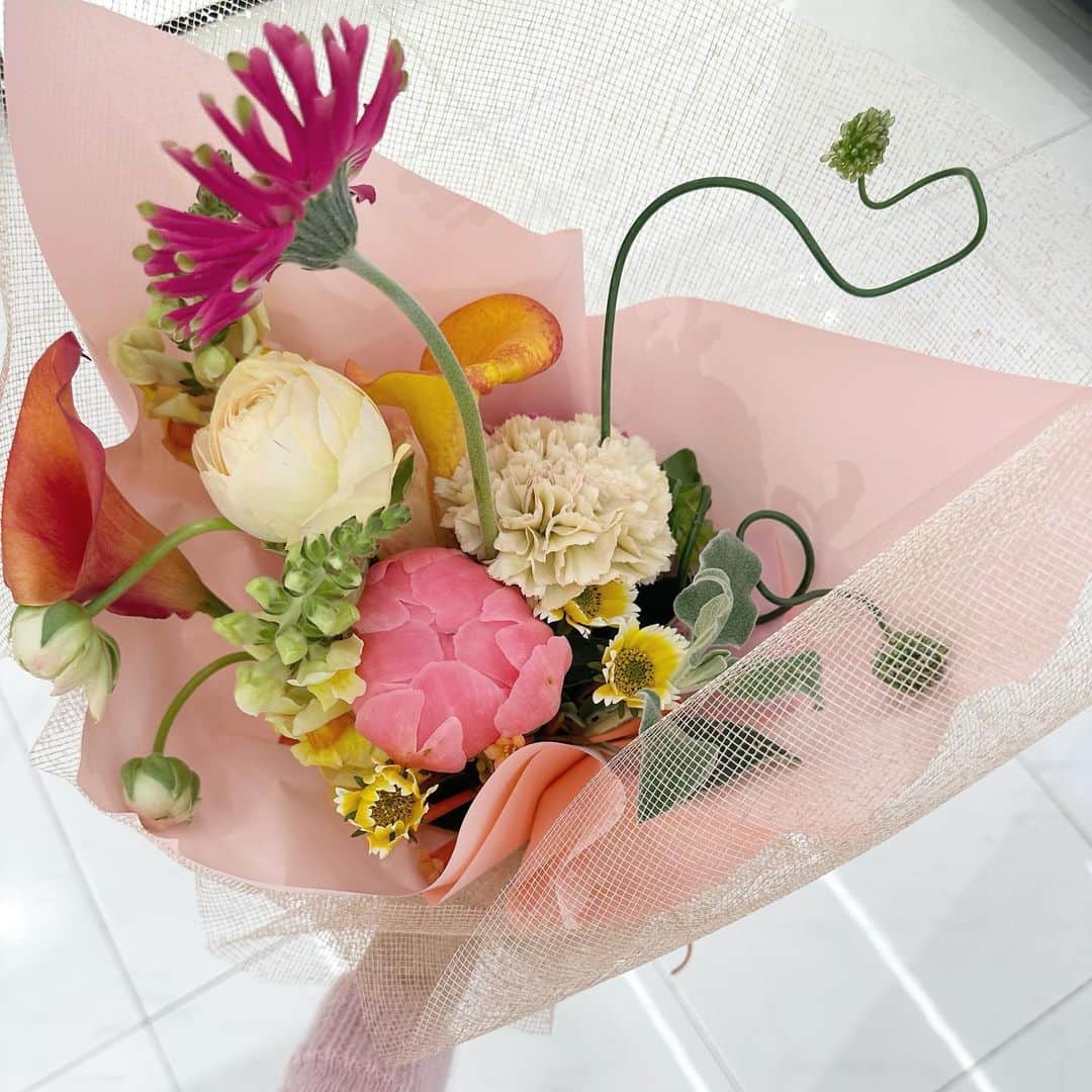 Sachiさんのインスタグラム写真 - (SachiInstagram)「BiG LoVE🌸🎀💗  Mayuちゃんいつも大切なhair任せて頂きありがとうだょ🫶🏻 🧠🫀🫶🏻100% full:)/  #sachiのflowermarket」4月10日 10時59分 - sattyyyyy