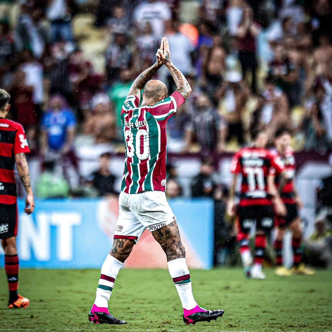 フェリペ・メロさんのインスタグラム写真 - (フェリペ・メロInstagram)「Campeão, apenas glórias a Jesus!!  #fluminense #campeao #Deusebom 💚❤️🦁🇭🇺🏆」4月10日 11時11分 - felipemelo