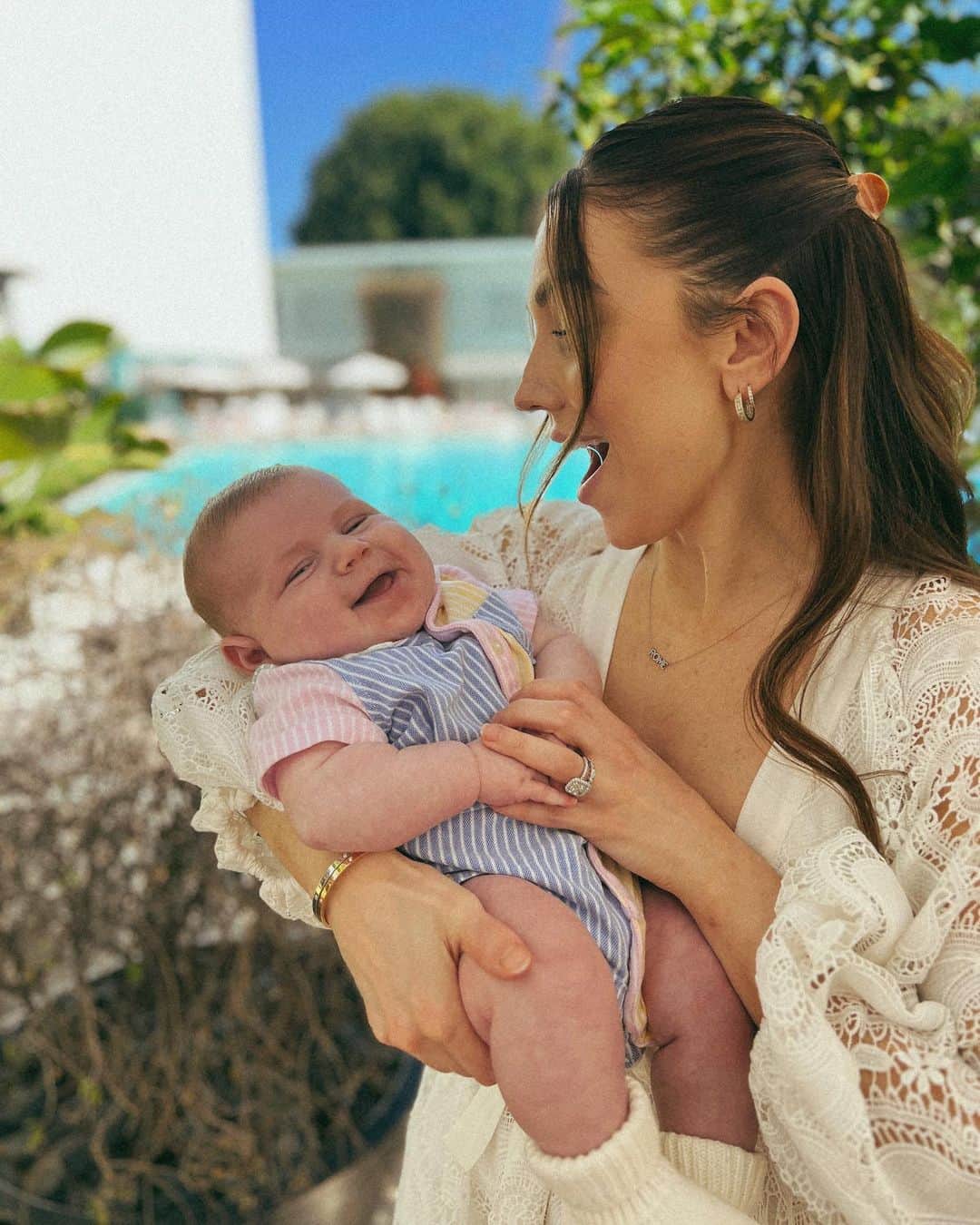 ジェナ・ジョンソンのインスタグラム：「First Easter with our little bunny🐰🐣🤍」