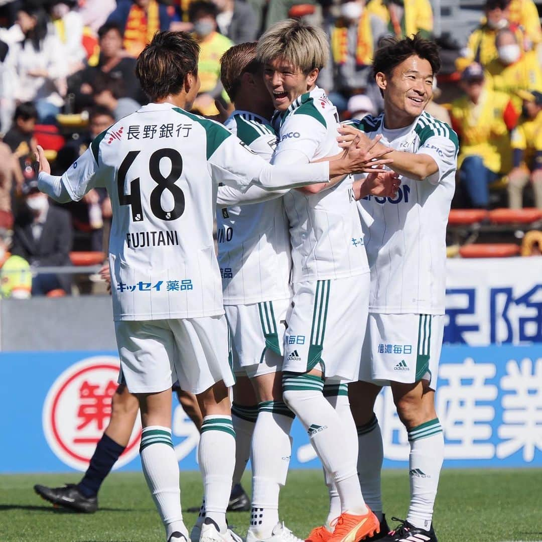 松本山雅FCさんのインスタグラム写真 - (松本山雅FCInstagram)「2023.4.9 Meiji Yasuda J3 League Matchweek 6 Kitakyushu 2-4 Matsumoto #松本山雅fc #matsumotoyamaga #yamaga #onesoul #小松蓮」4月10日 11時20分 - matsumoto.yamagafc