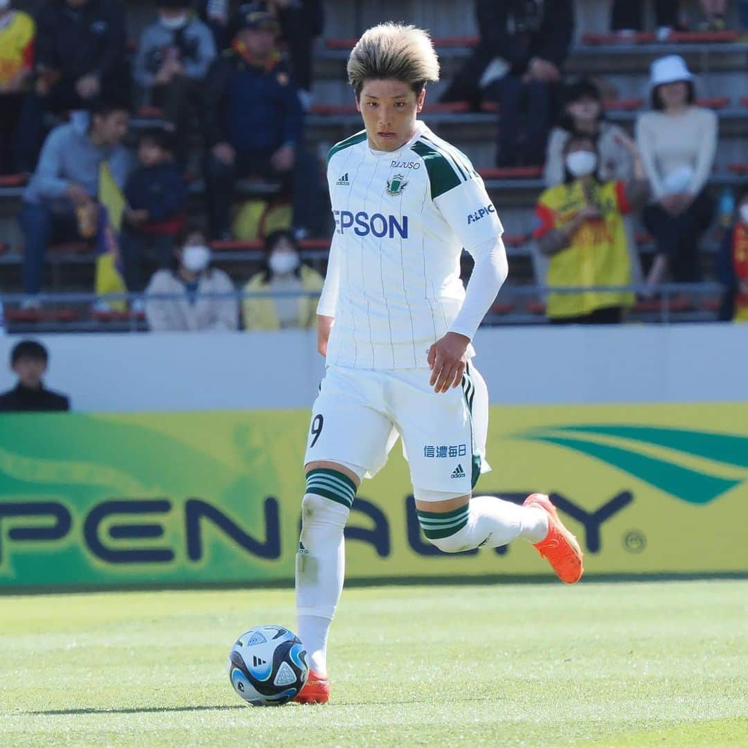 松本山雅FCさんのインスタグラム写真 - (松本山雅FCInstagram)「2023.4.9 Meiji Yasuda J3 League Matchweek 6 Kitakyushu 2-4 Matsumoto #松本山雅fc #matsumotoyamaga #yamaga #onesoul #小松蓮」4月10日 11時20分 - matsumoto.yamagafc