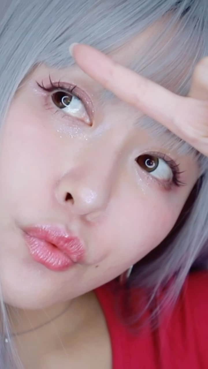 歩乃華（ほのらん）のインスタグラム：「数億年ぶりにギャルメイクしてみた🩵💙 #ビフォーアフター #ギャル」